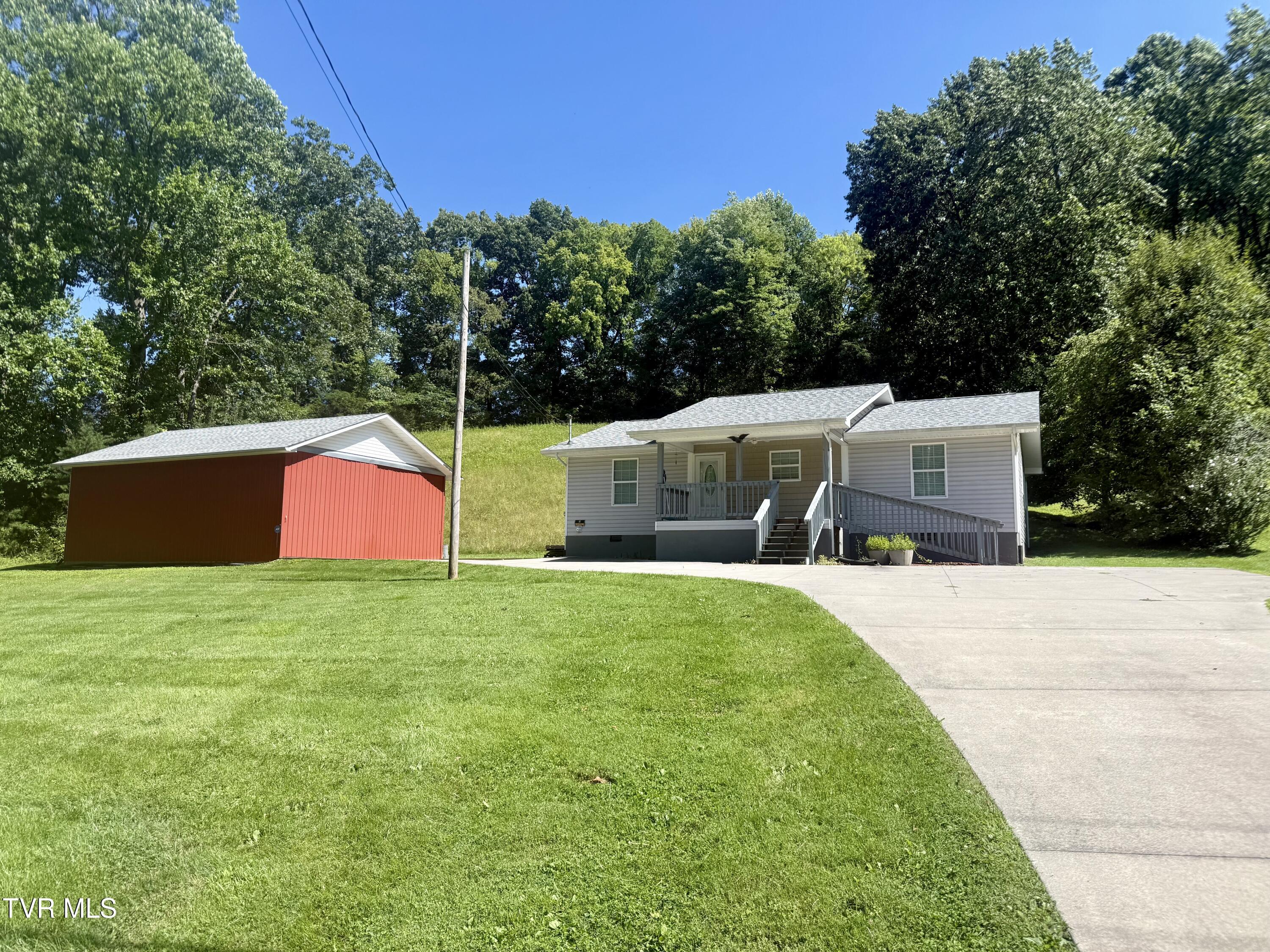 Photo of 3 bed, 2 bath, 1,452 sq ft single family residence at 379 Minton Hollow Road
