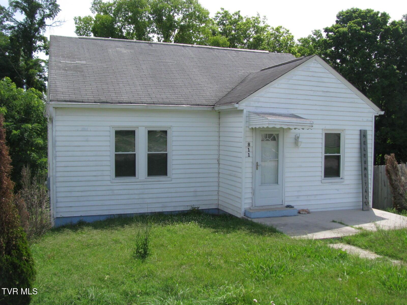 Photo of 2 bed, 1 bath, 819 sq ft single family residence at 811 Crescent Street
