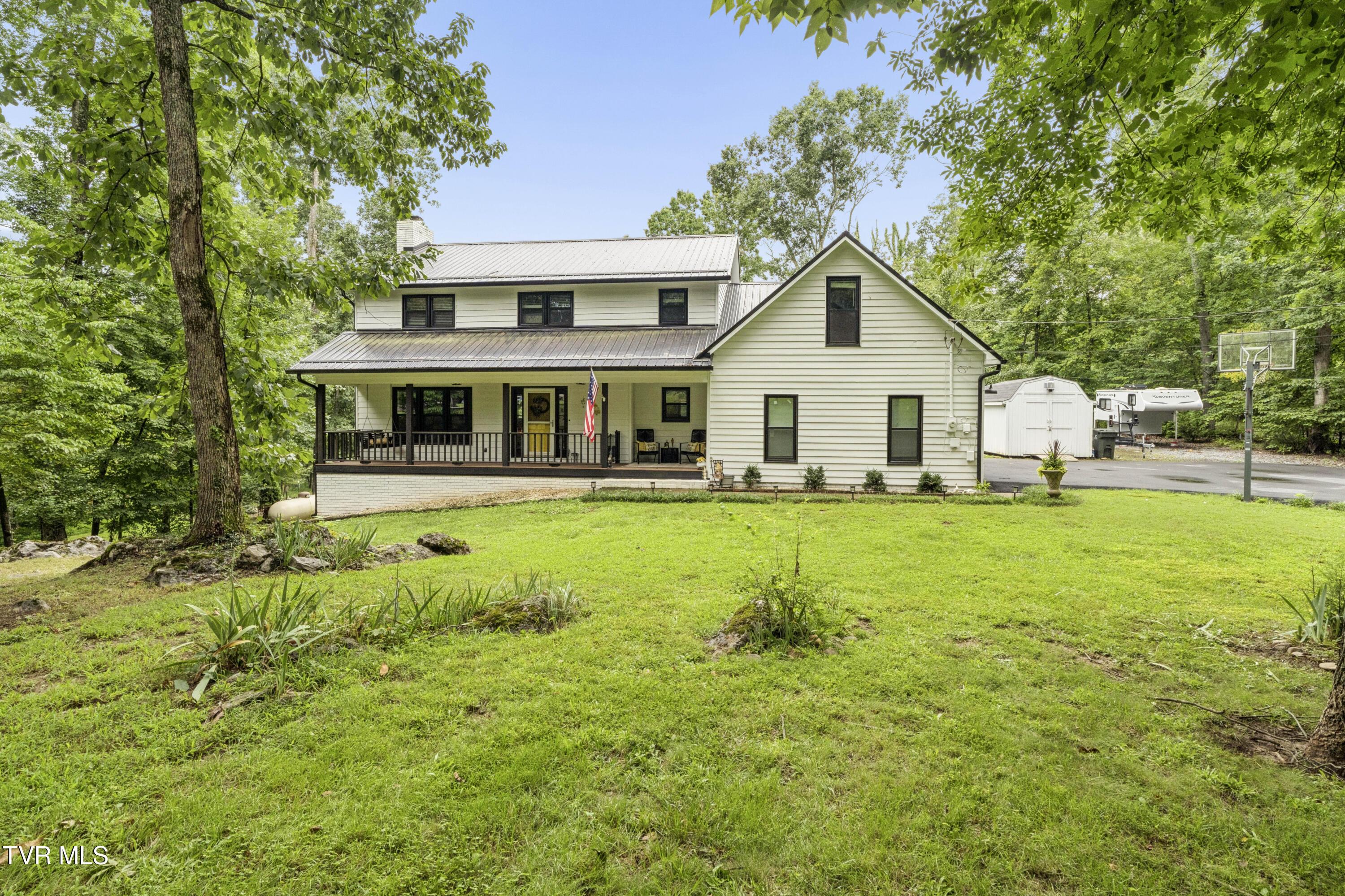 Photo of 4 bed, 3 bath, 2,680 sq ft single family residence at 107 Lake Meadow Drive