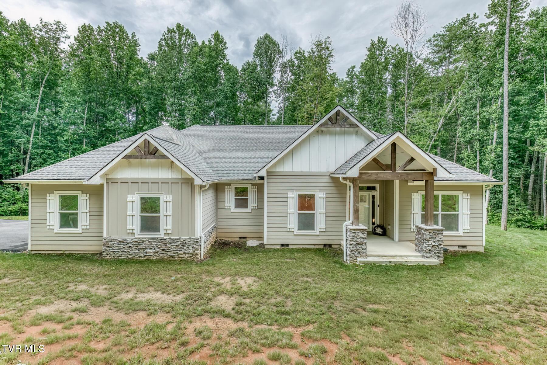 Photo of 3 bed, 3 bath, 2,342 sq ft single family residence at 167 Brian Lane