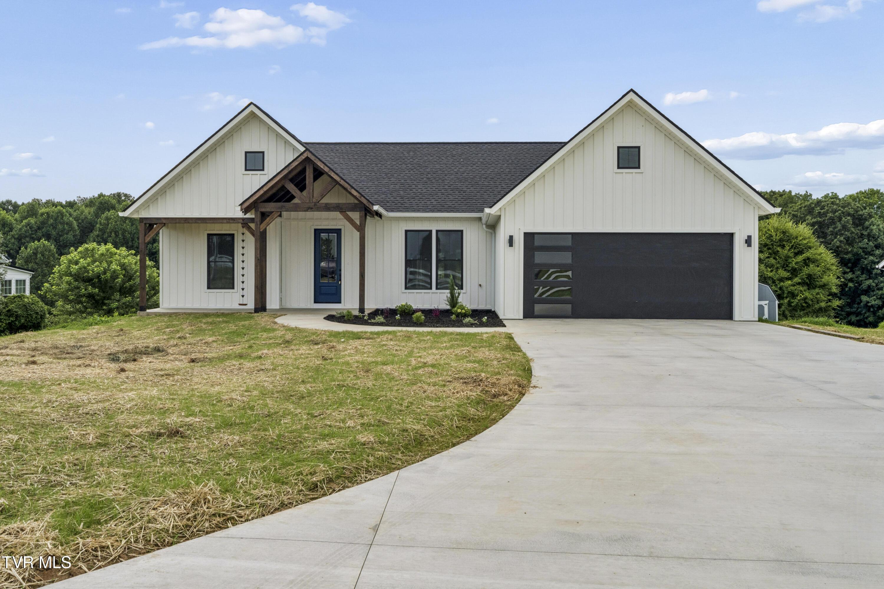 Photo of 3 bed, 2 bath, 1,500 sq ft single family residence at 3730 Chuckey Pike