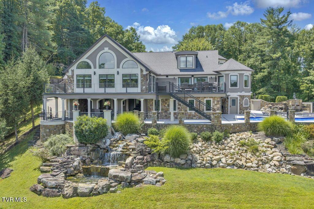 Photo of 4 bed, 6 bath, 8,693 sq ft single family residence at 000 Undisclosed Drive