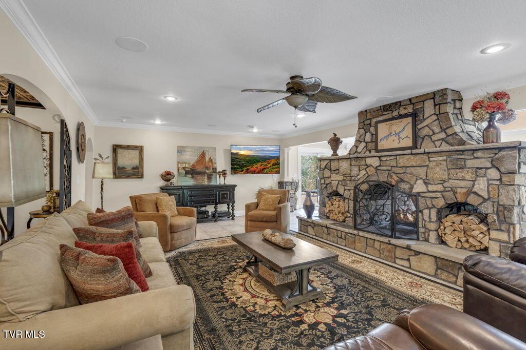103-web-or-mls-A7506695