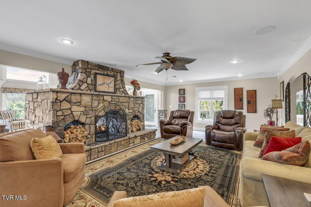 104-web-or-mls-A7506692