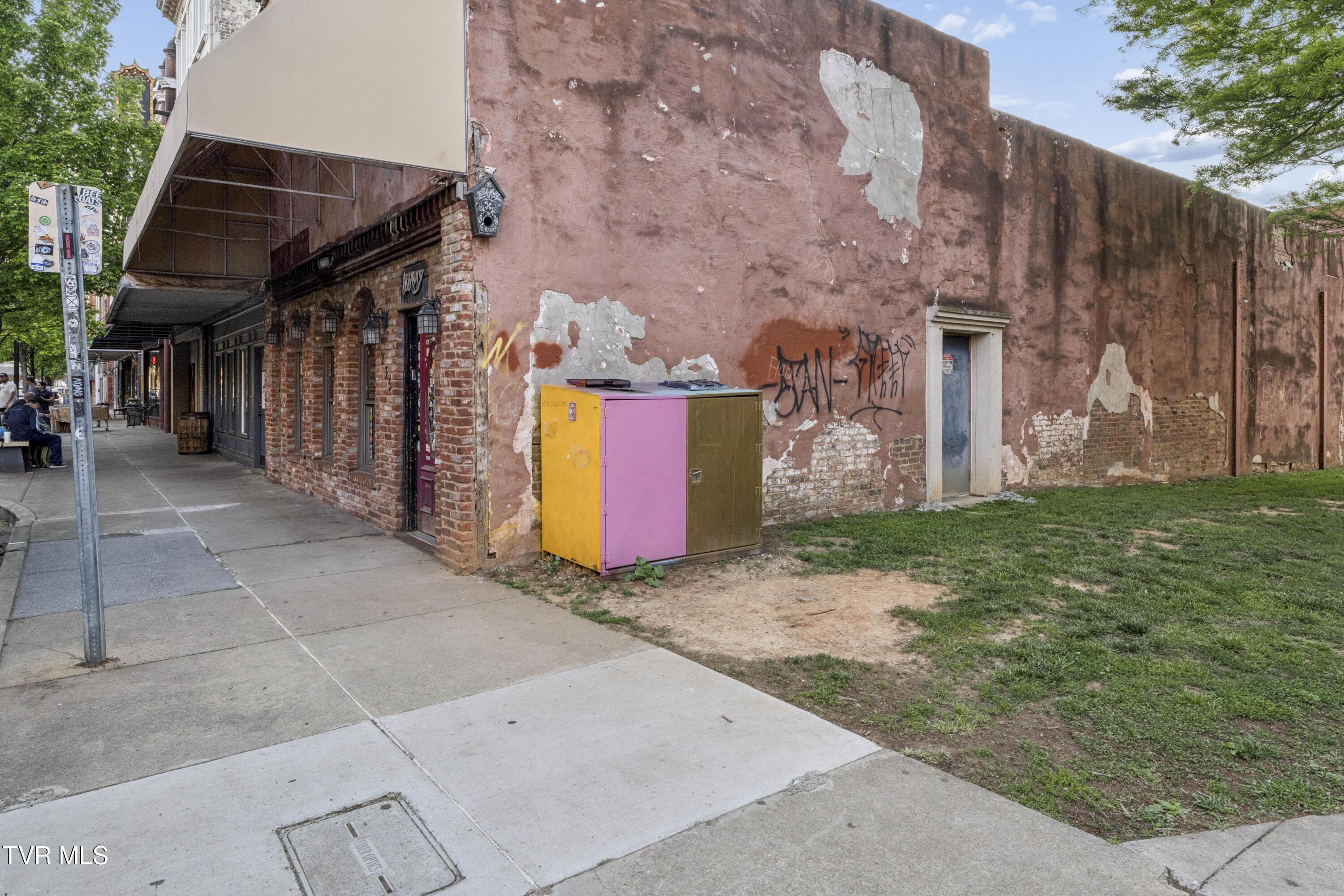 HIdeaway-Exterior-4