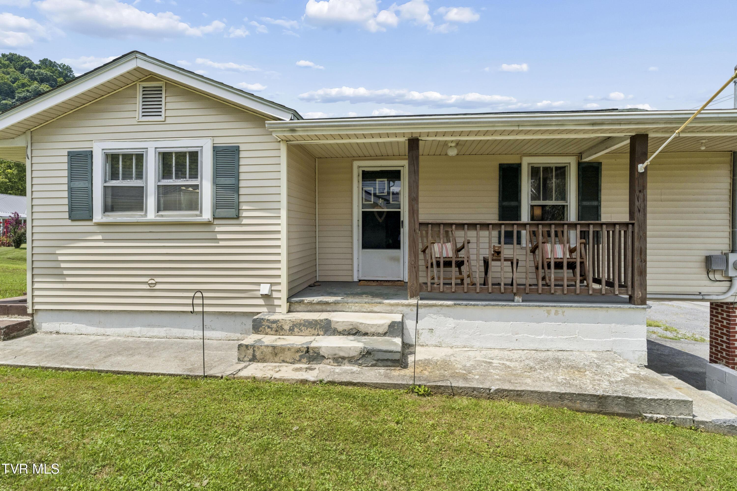 Photo of 2 bed, 1 bath, 978 sq ft single family residence at 1362 Broad Street