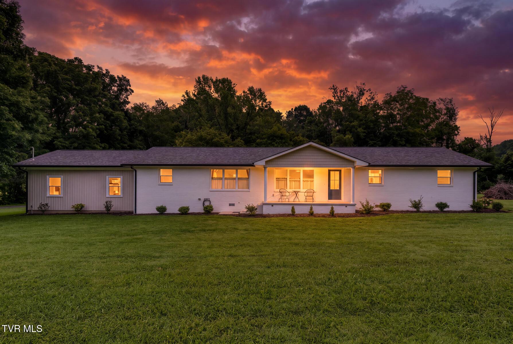 Photo of 3 bed, 3 bath, 2,072 sq ft single family residence at 5022 Unicoi Drive
