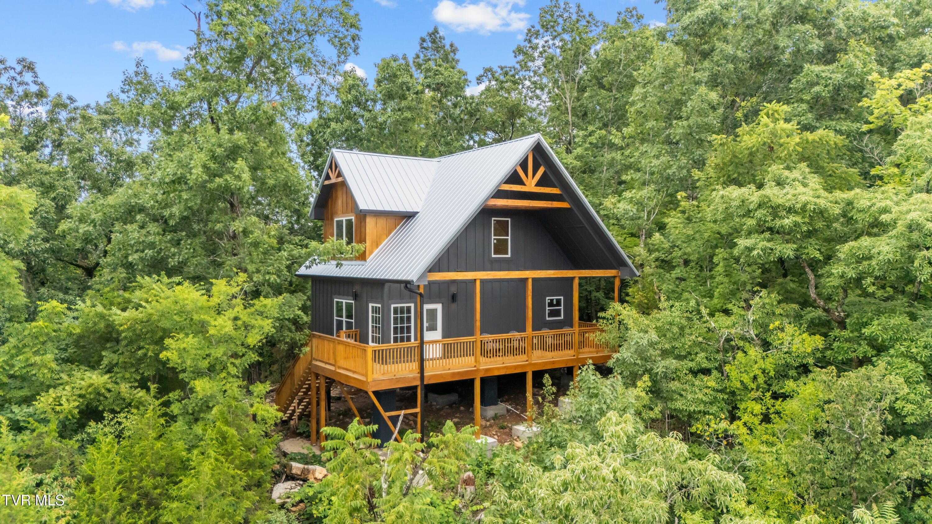 Photo of 2 bed, 2 bath, 922 sq ft single family residence at 425 Cliffwood Drive