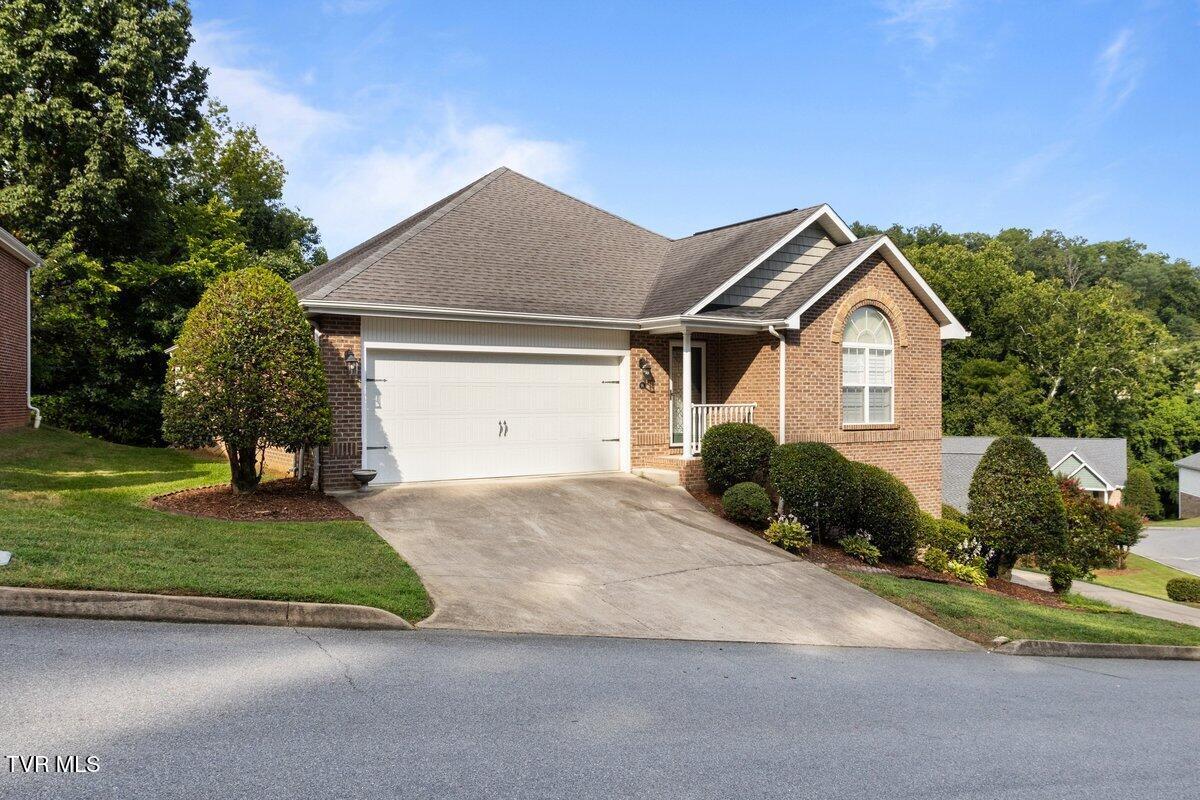 Photo of 3 bed, 3 bath, 2,378 sq ft condominium at 96 Bridgewater Court #0