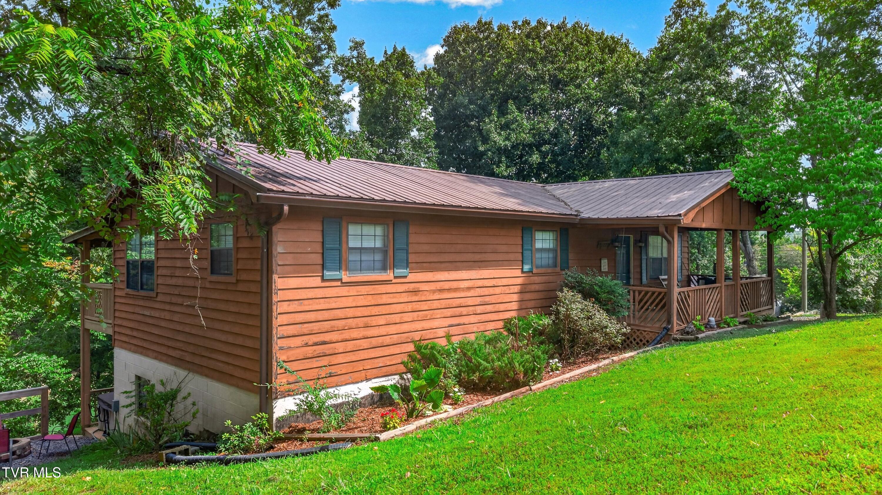Photo of 3 bed, 3 bath, 1,872 sq ft single family residence at 1537 Kinder Lane