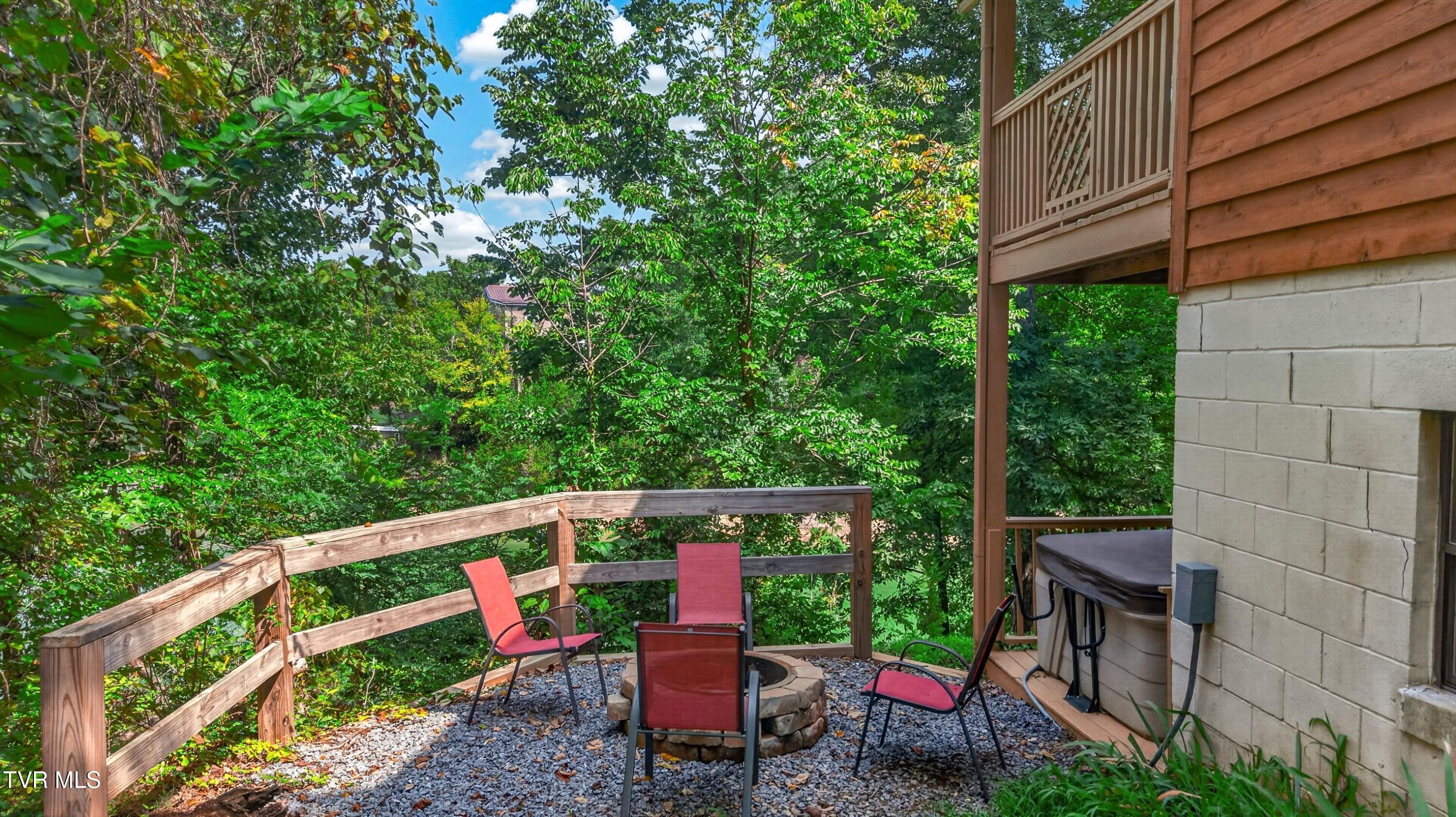 003-1537KinderLane-Dandridge-TN-37725-SM