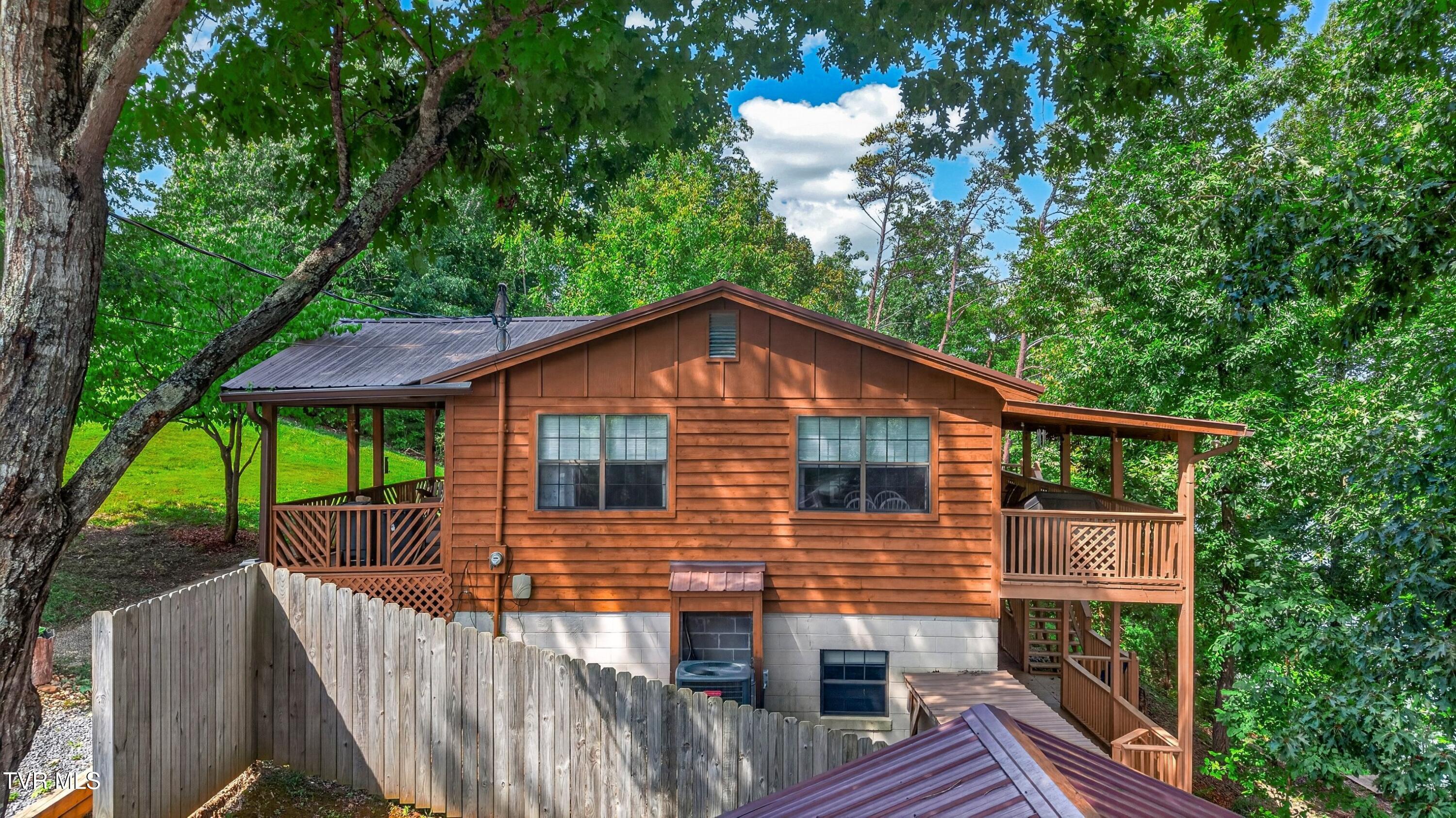 004-1537KinderLane-Dandridge-TN-37725-SM