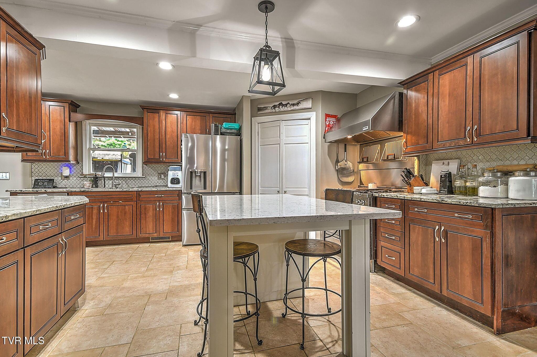 17-web-or-mls-818 Lizbeth Dr CP-18