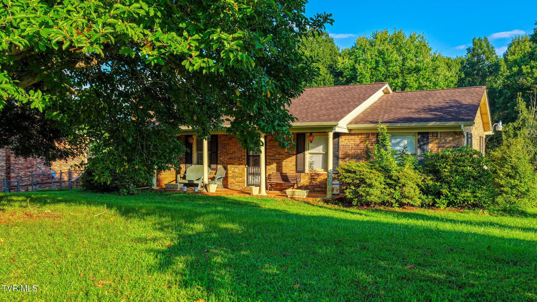 Photo of 3 bed, 2 bath, 1,940 sq ft single family residence at 720 Redwood Drive