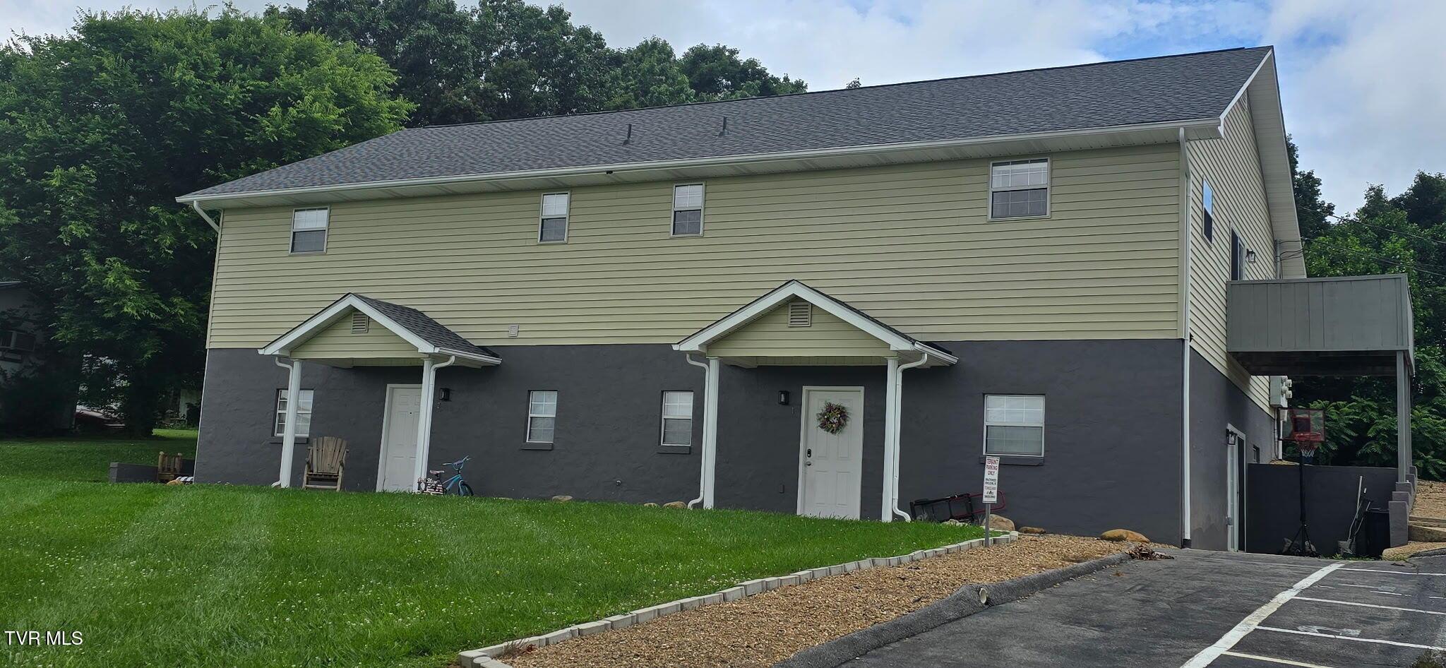 Photo of 2 bed, 2 bath, 1,140 sq ft residential lease at 740 Sunnyside Road #4