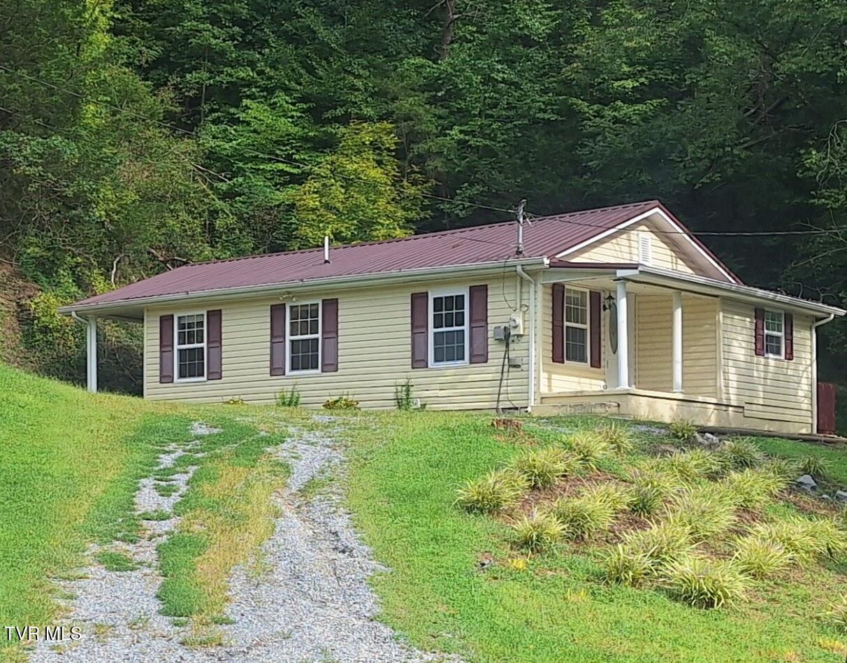 Photo of 2 bed, 2 bath, 1,615 sq ft single family residence at 1141 Piney Flats Road
