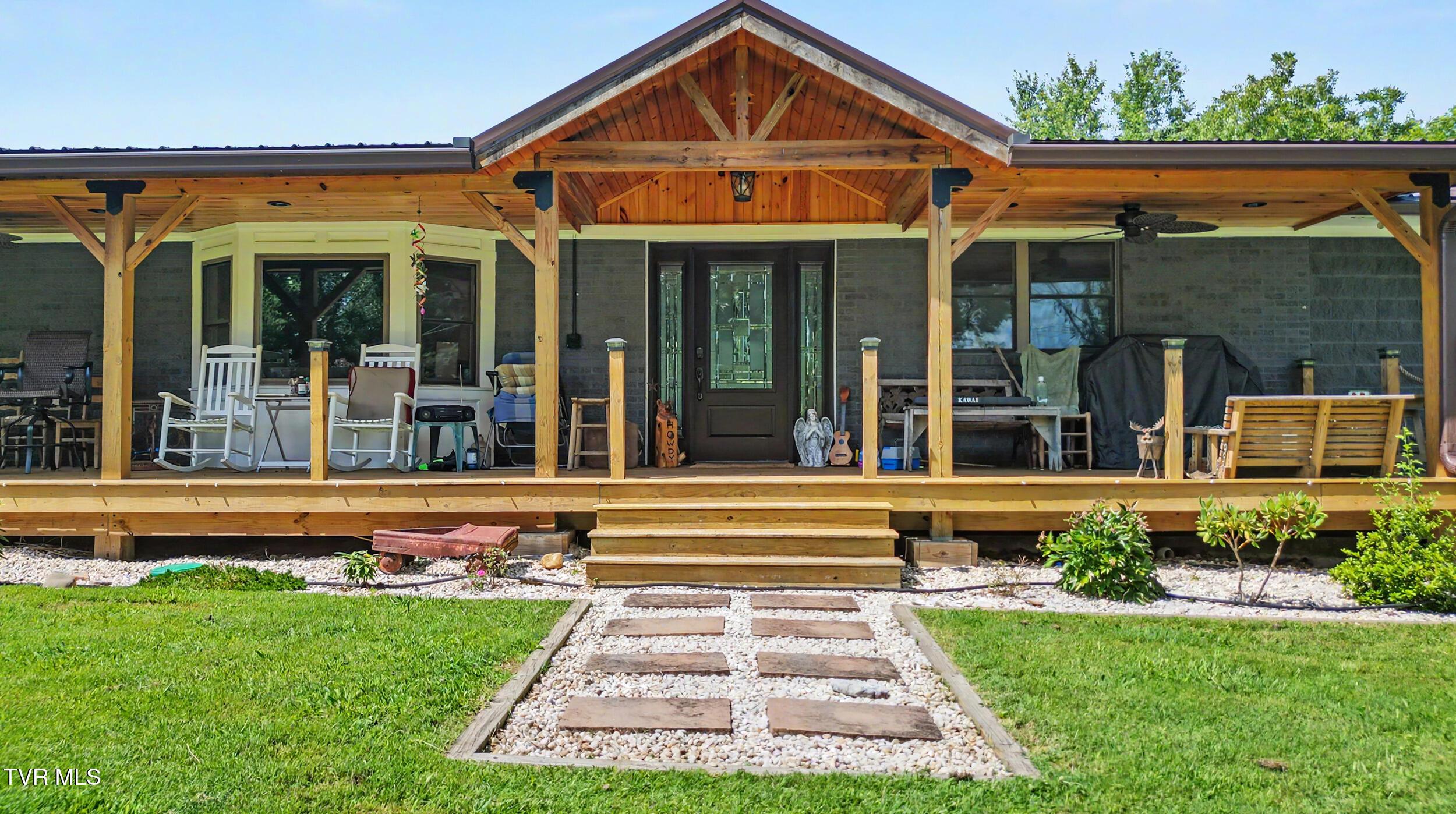 Photo of 3 bed, 2 bath, 1,781 sq ft single family residence at 220 Pleasant Hill Road