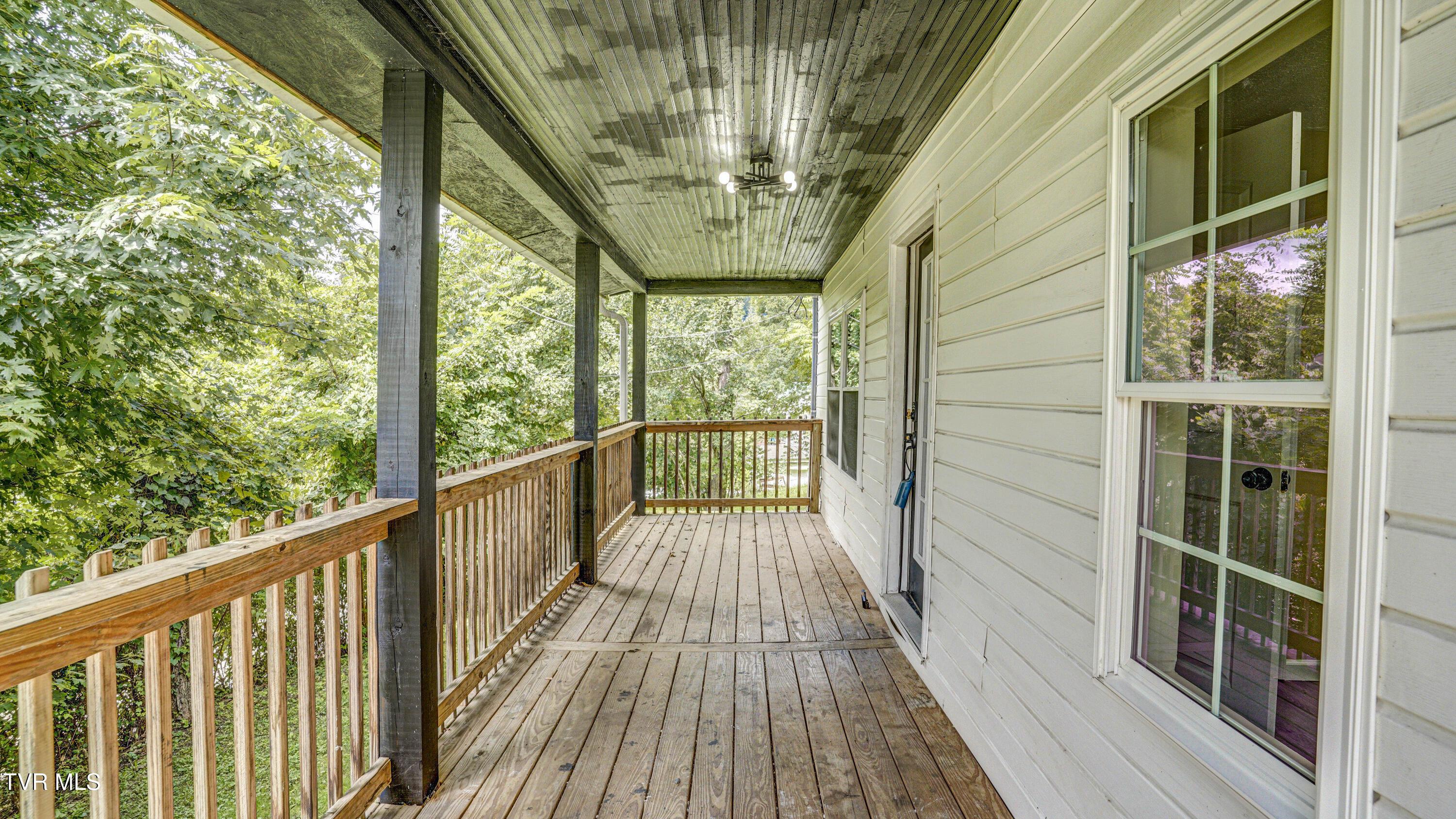 Photo of 3 bed, 2 bath, 1,588 sq ft single family residence at 237 Lucy Road