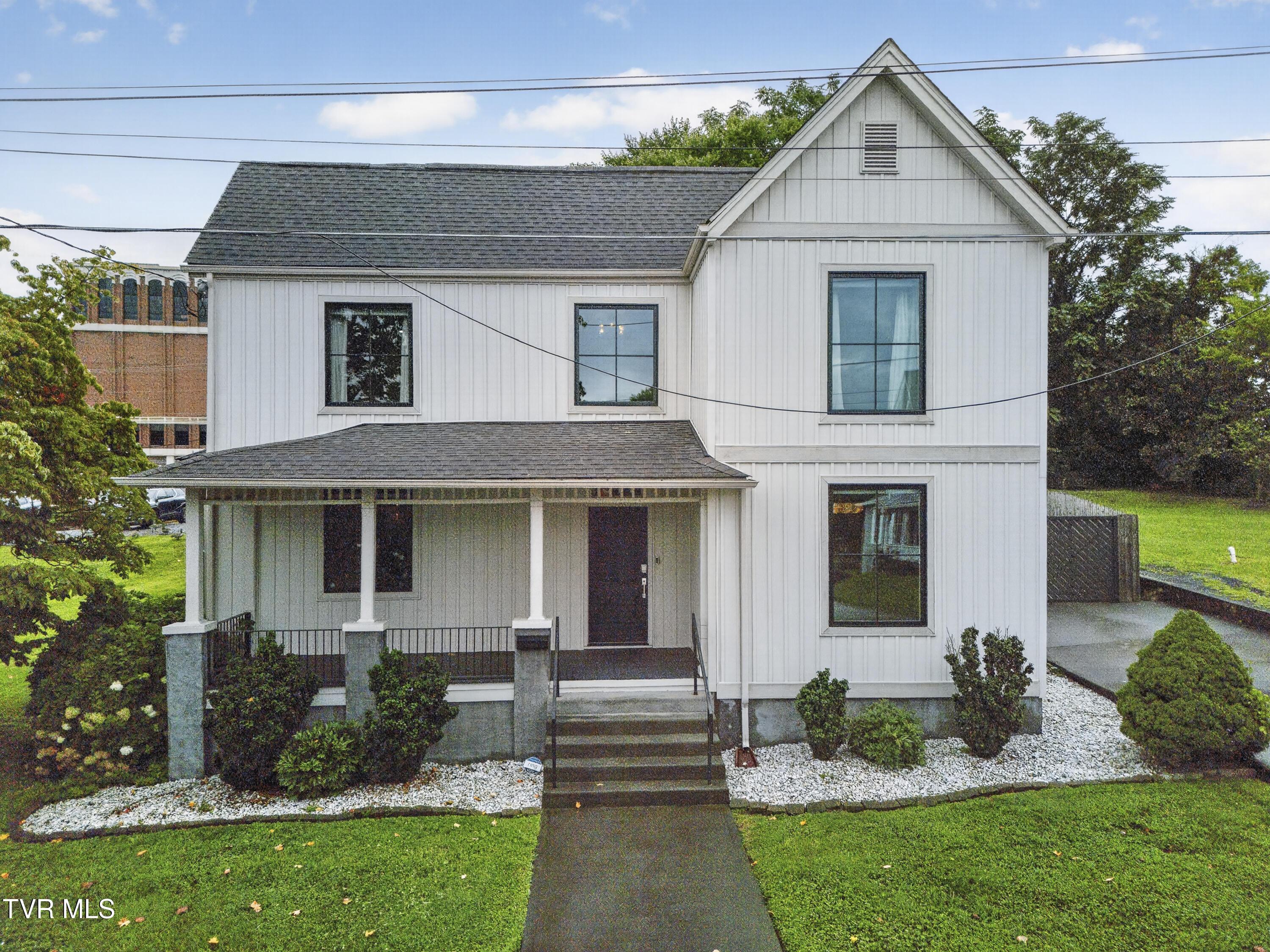 Photo of 4 bed, 4 bath, 2,448 sq ft single family residence at 511 Alabama Street
