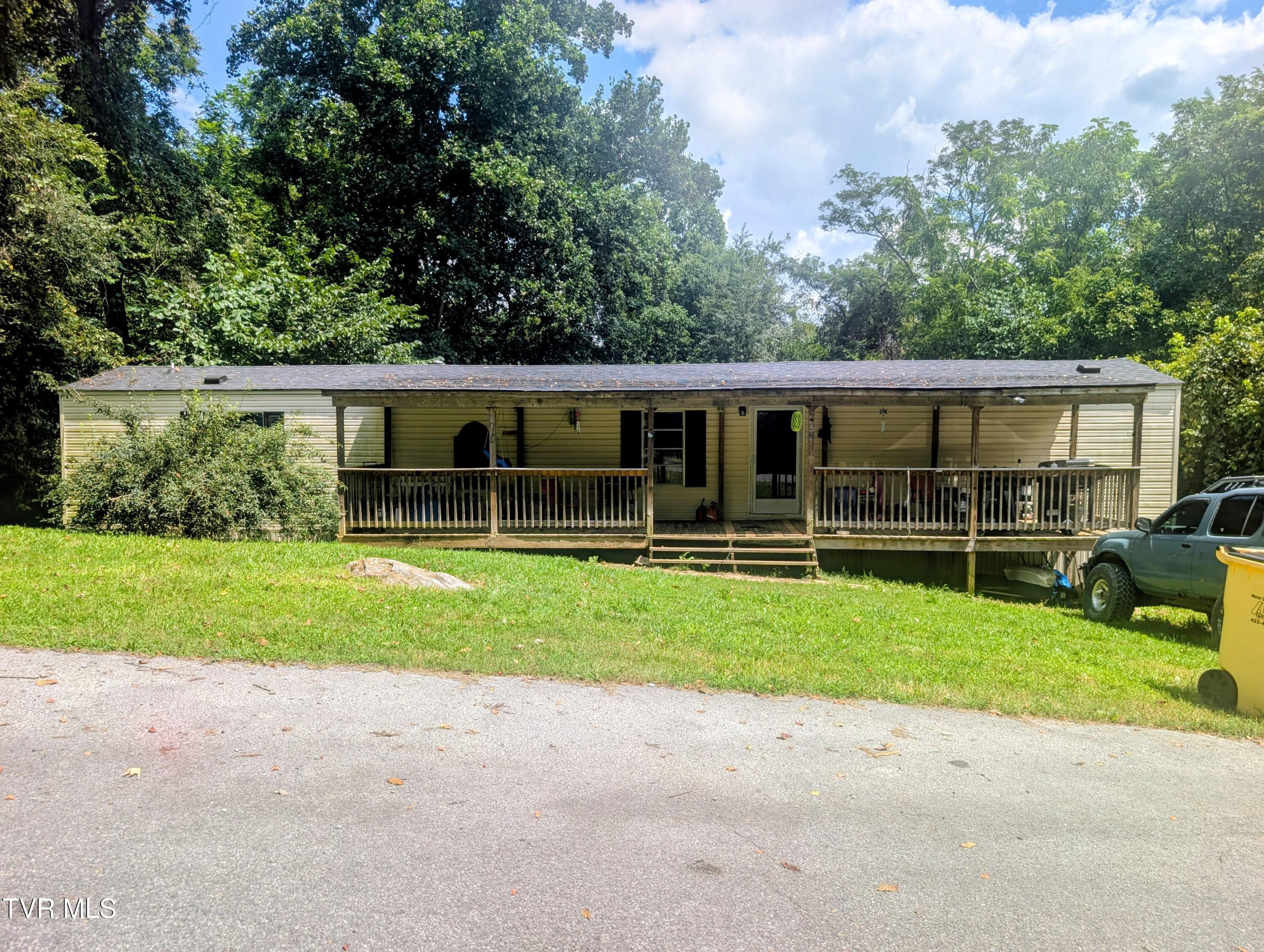 Photo of 3 bed, 2 bath, 924 sq ft single family residence at 228 Ernie Drive