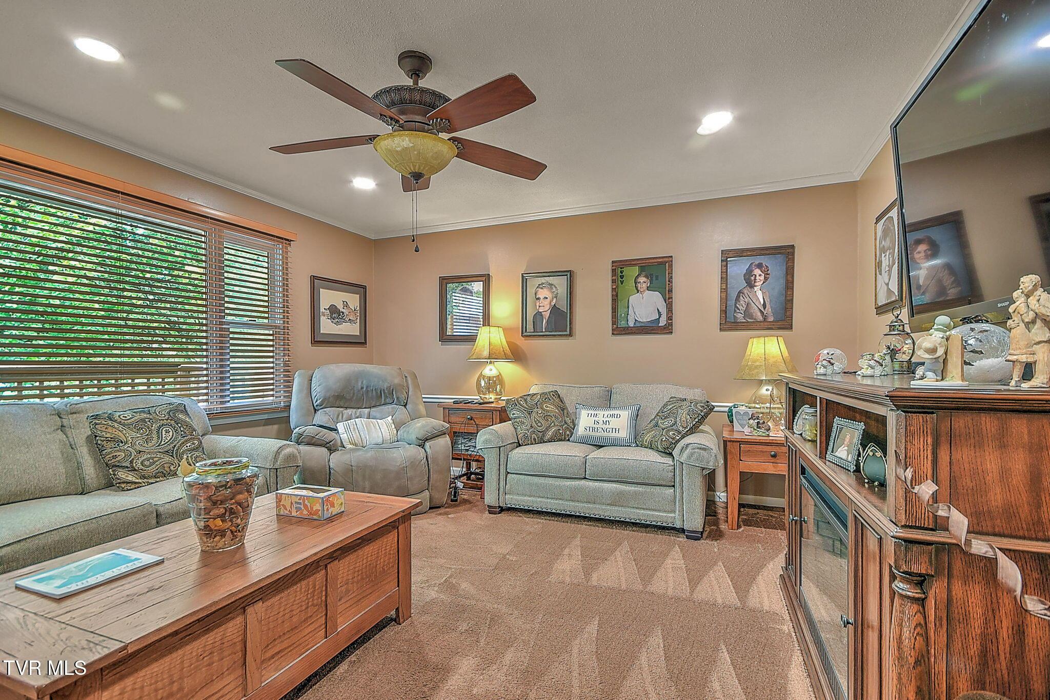 69-web-or-mls-3185 Tiffany JG-70