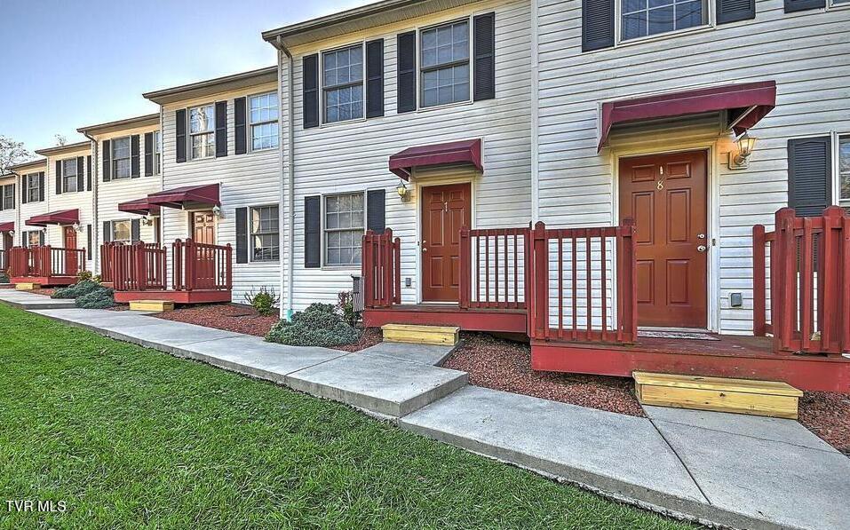 Photo of 2 bed, 2 bath, 1,088 sq ft residential lease at 801 Magnolia Extension #8