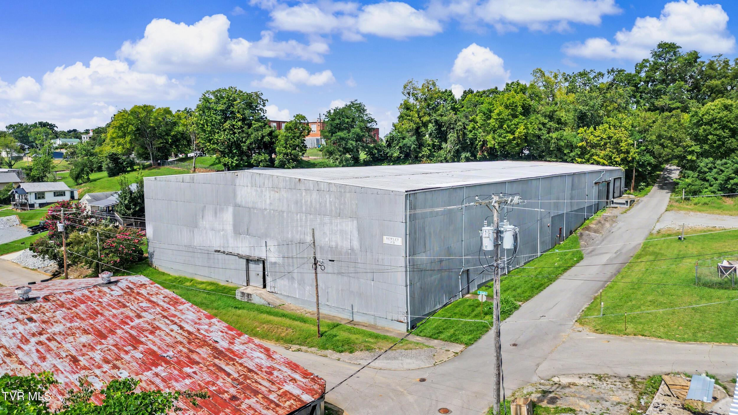Photo of 29,718 sq ft, 0.84 ac commercial sale at 237 North Loretta Street