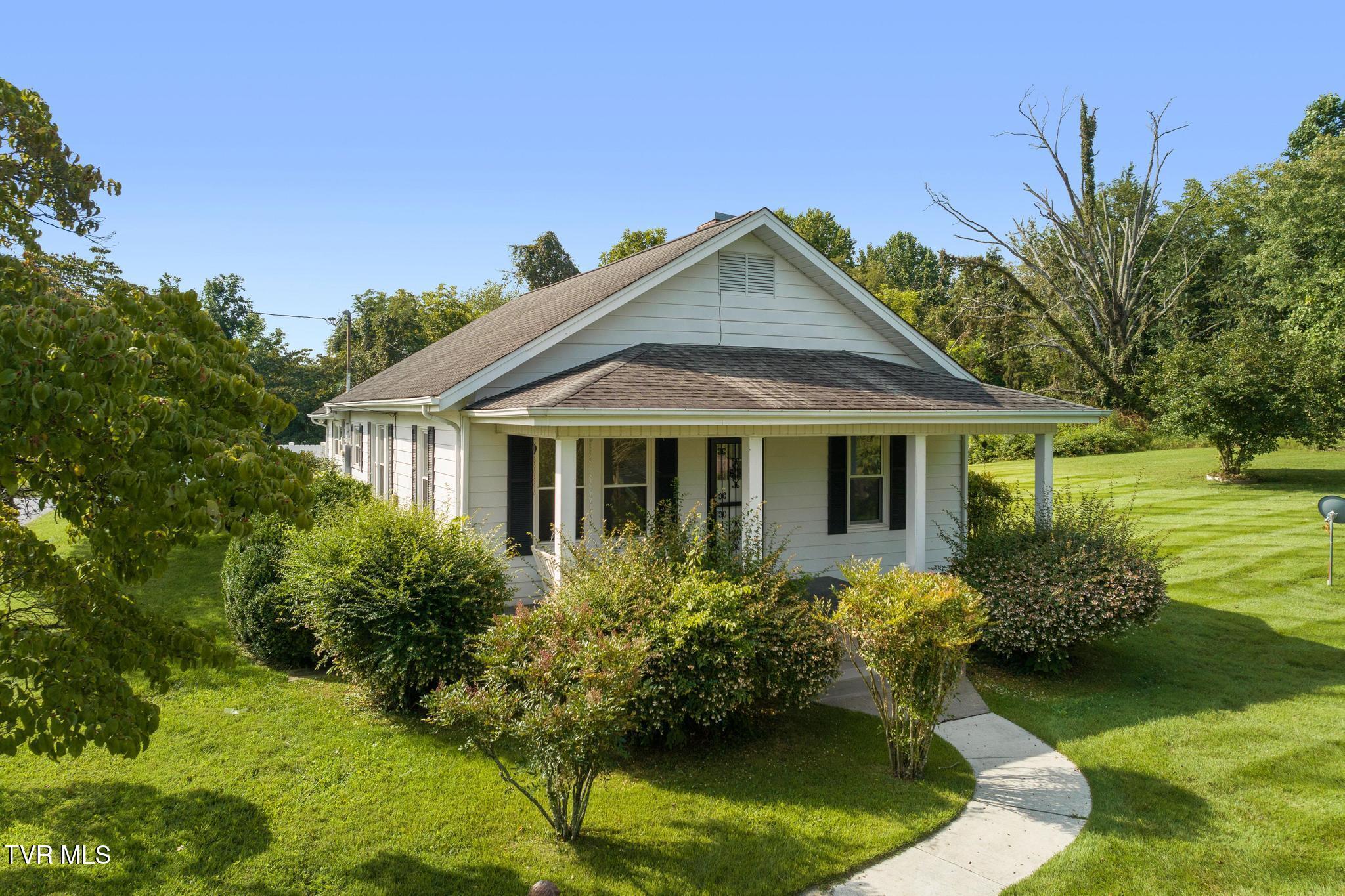 Photo of 2 bed, 2 bath, 1,456 sq ft single family residence at 104 Clyde Miller Drive