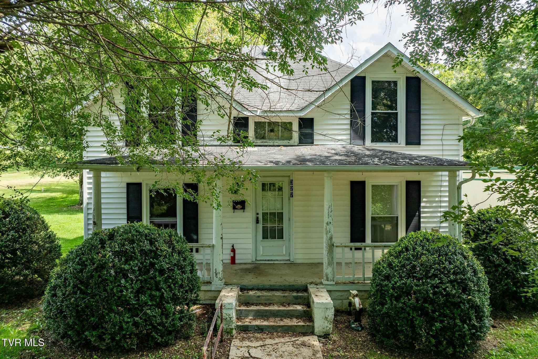 Photo of 3 bed, 1 bath, 1,679 sq ft single family residence at 327 Pine Street