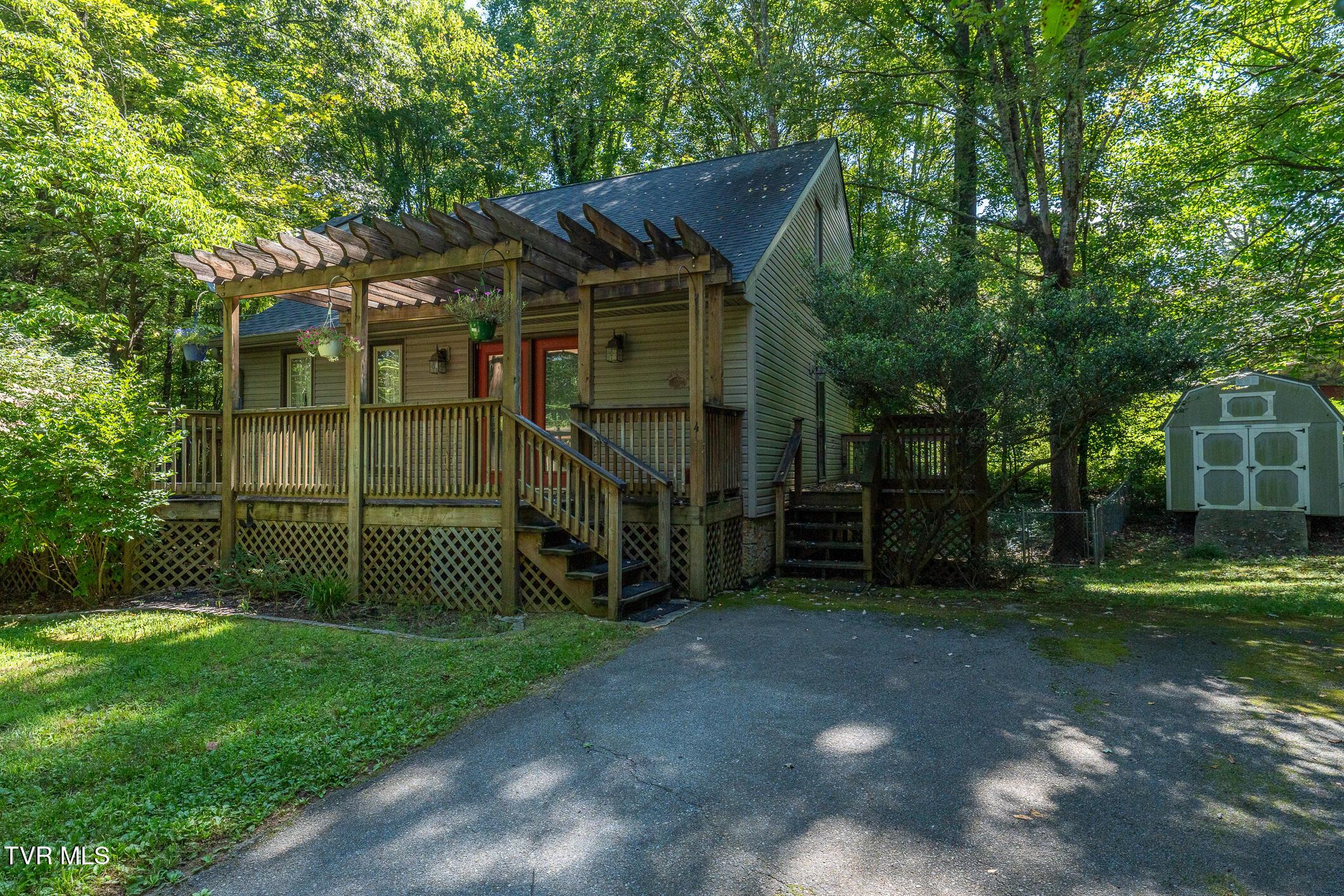 Photo of 4 bed, 2 bath, 1,890 sq ft single family residence at 4 Monteray Court