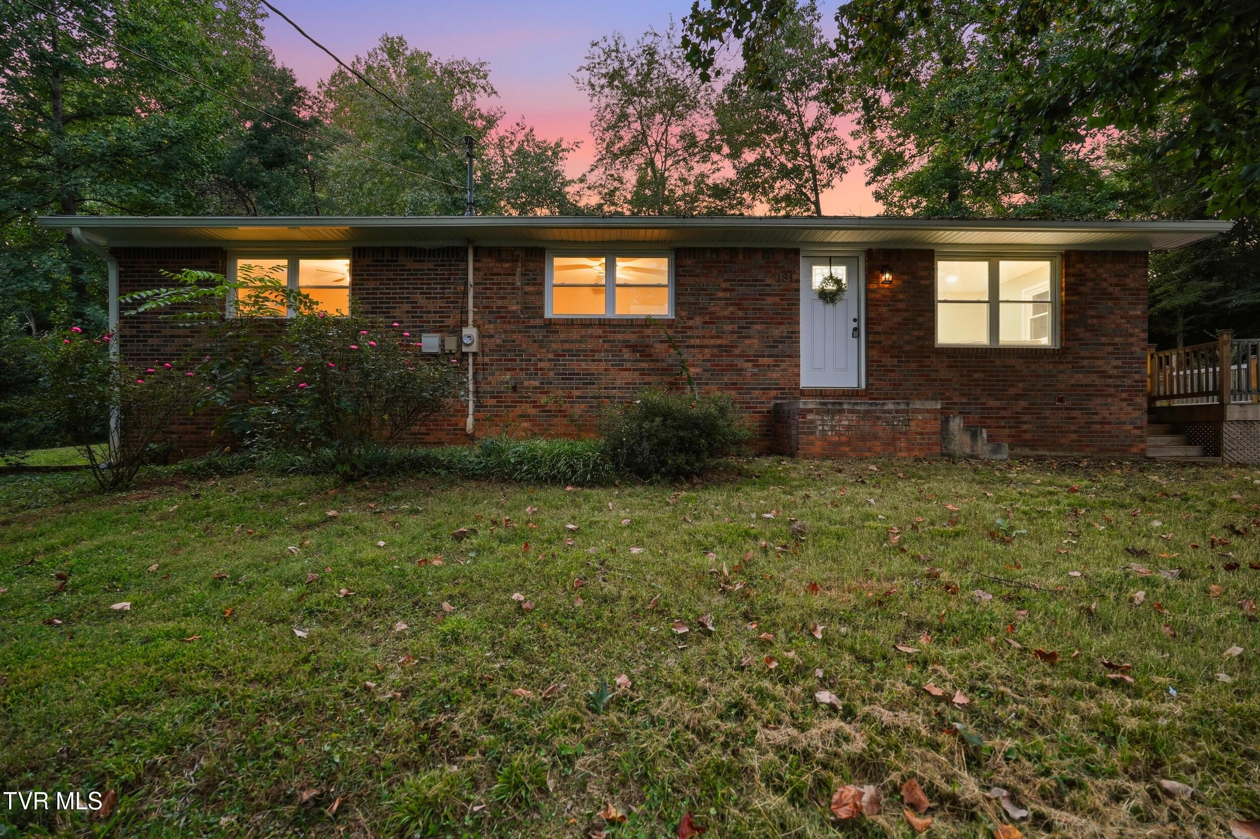 Photo of 3 bed, 2 bath, 2,808 sq ft single family residence at 181 Smith Avenue