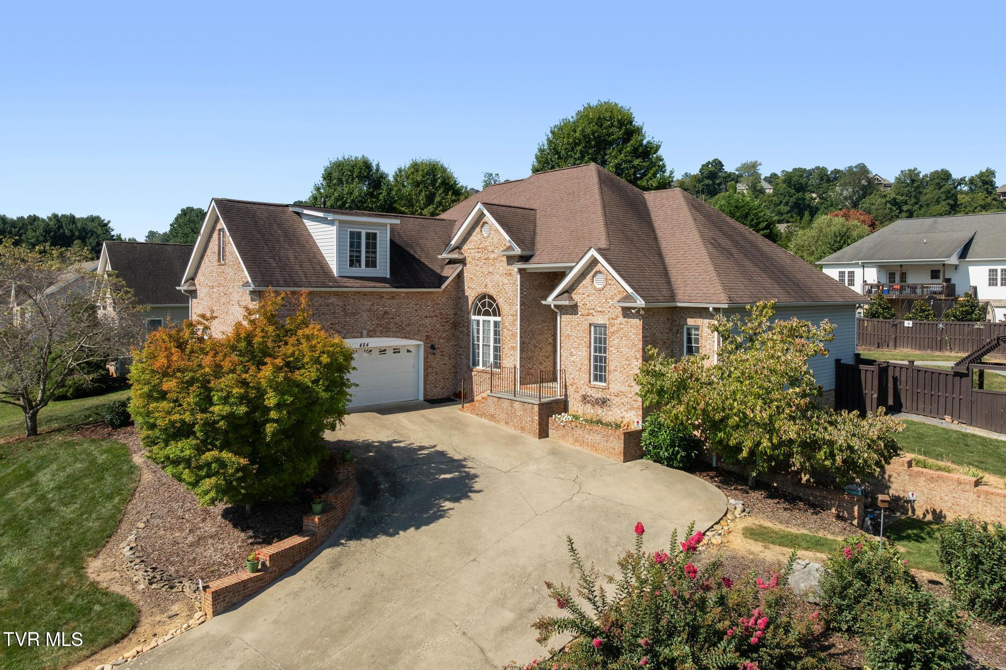 Photo of 4 bed, 4 bath, 2,772 sq ft single family residence at 484 Wyndham Drive