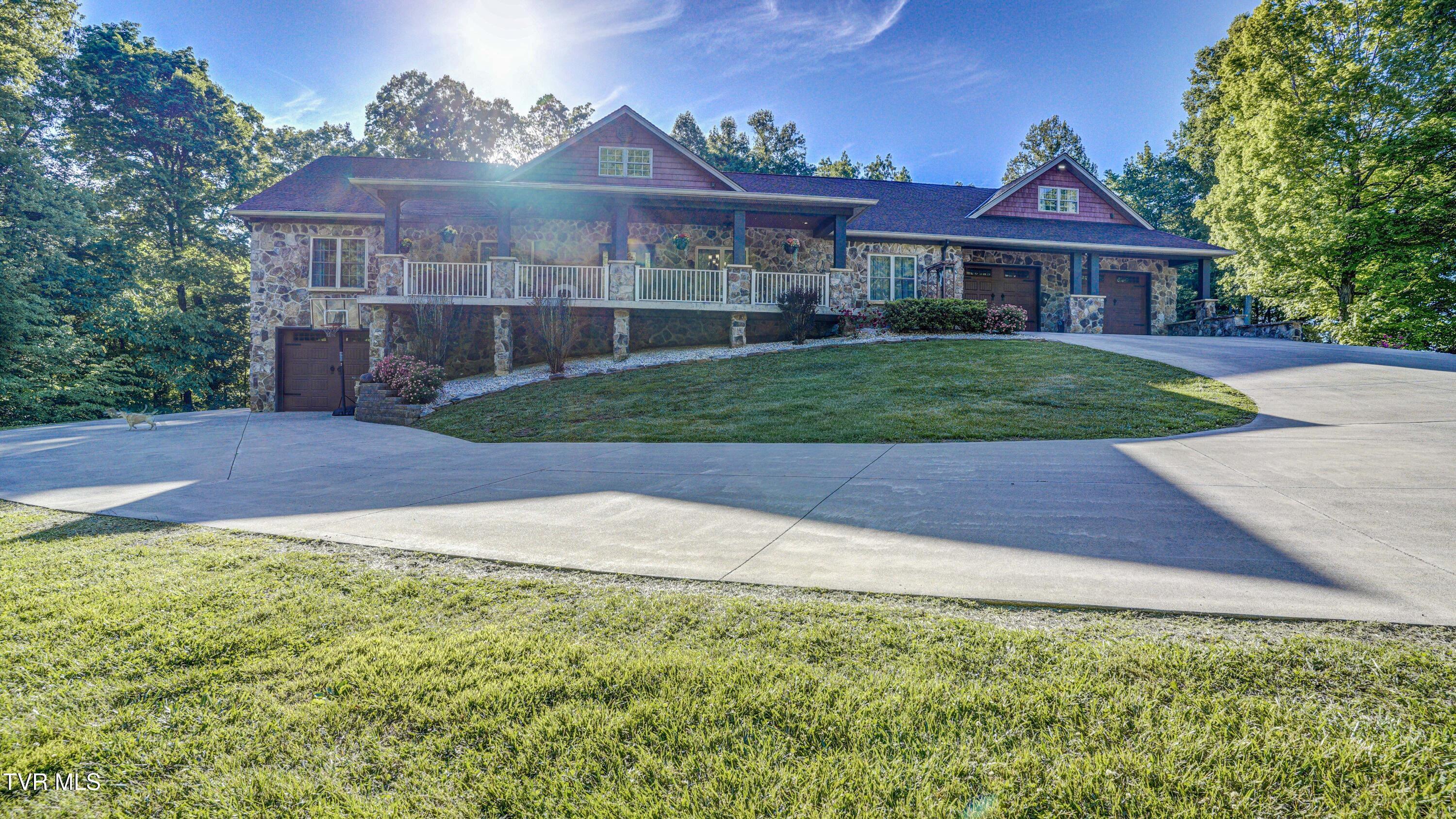 Photo of 5 bed, 7 bath, 4,071 sq ft single family residence at 167 Tailwater Road