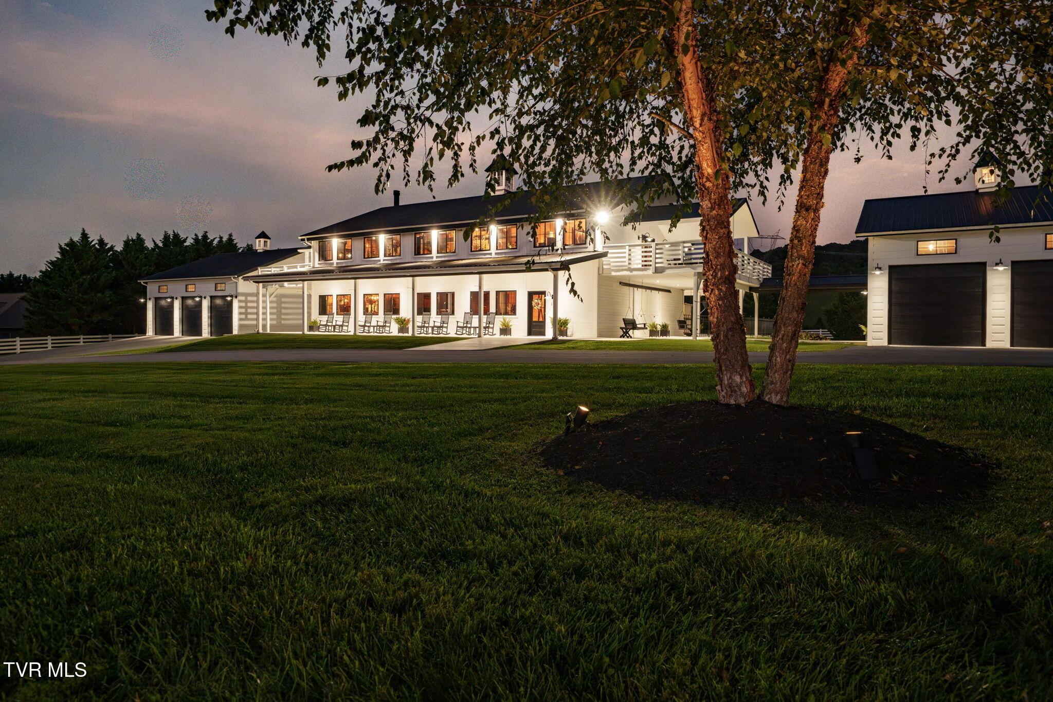 Photo of 4 bed, 3 bath, 4,800 sq ft single family residence at 520 Buckingham Road