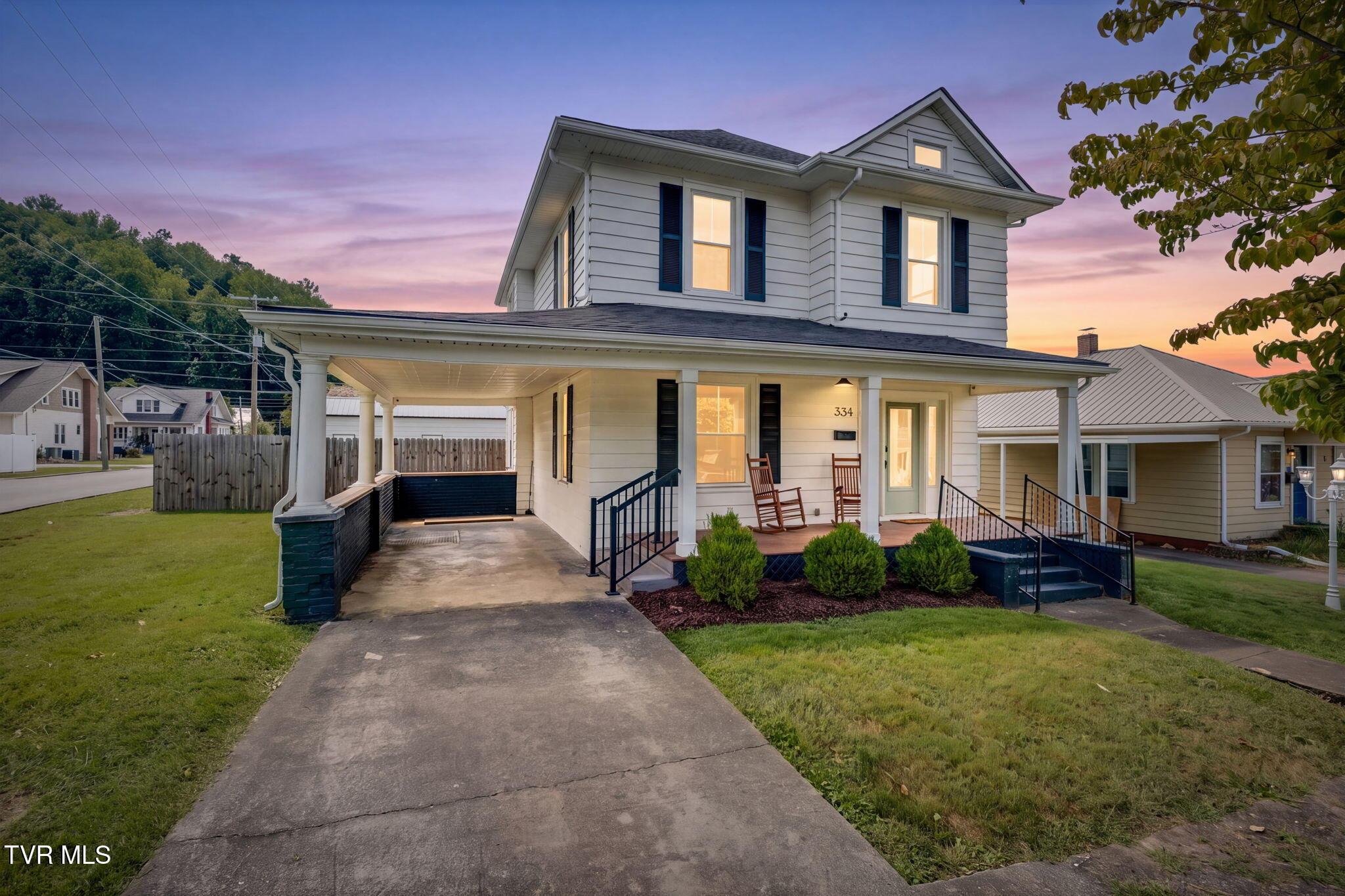 Photo of 4 bed, 2 bath, 1,946 sq ft single family residence at 334 Catawba Street