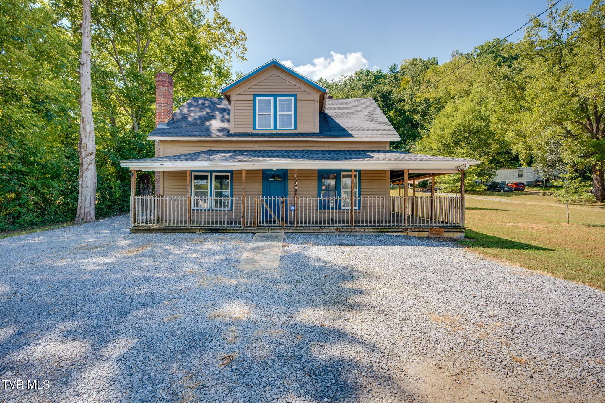 Photo of 4 bed, 1 bath, 1,165 sq ft single family residence at 1704 State Line Road