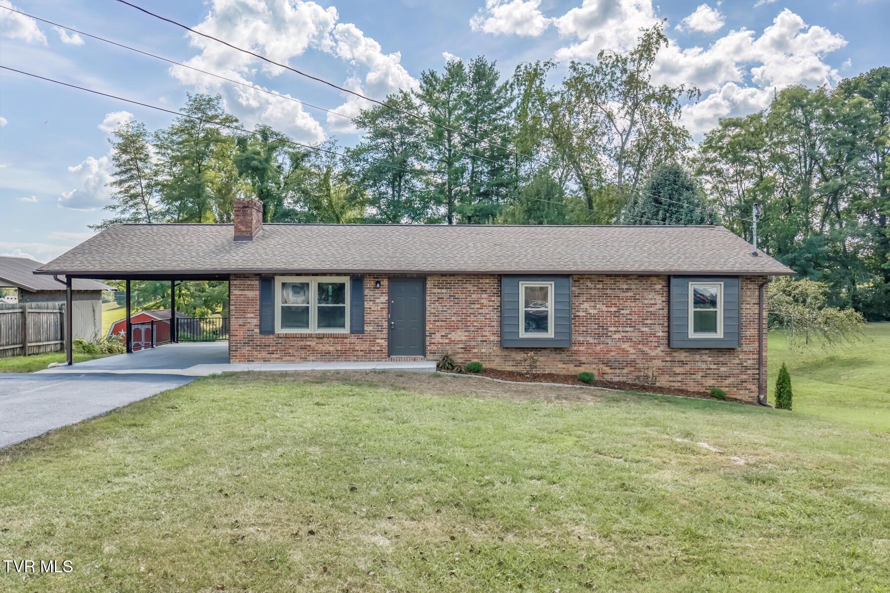 Photo of 4 bed, 3 bath, 2,455 sq ft single family residence at 301 Piney Avenue