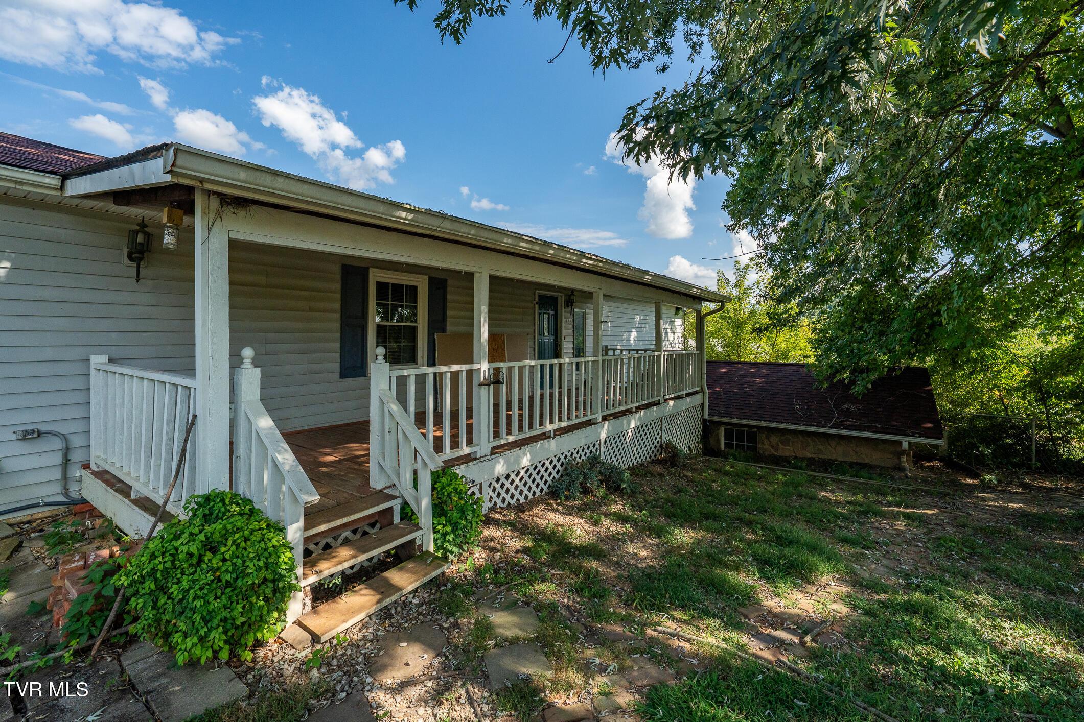 233 Taylor Dr (8 of 69)