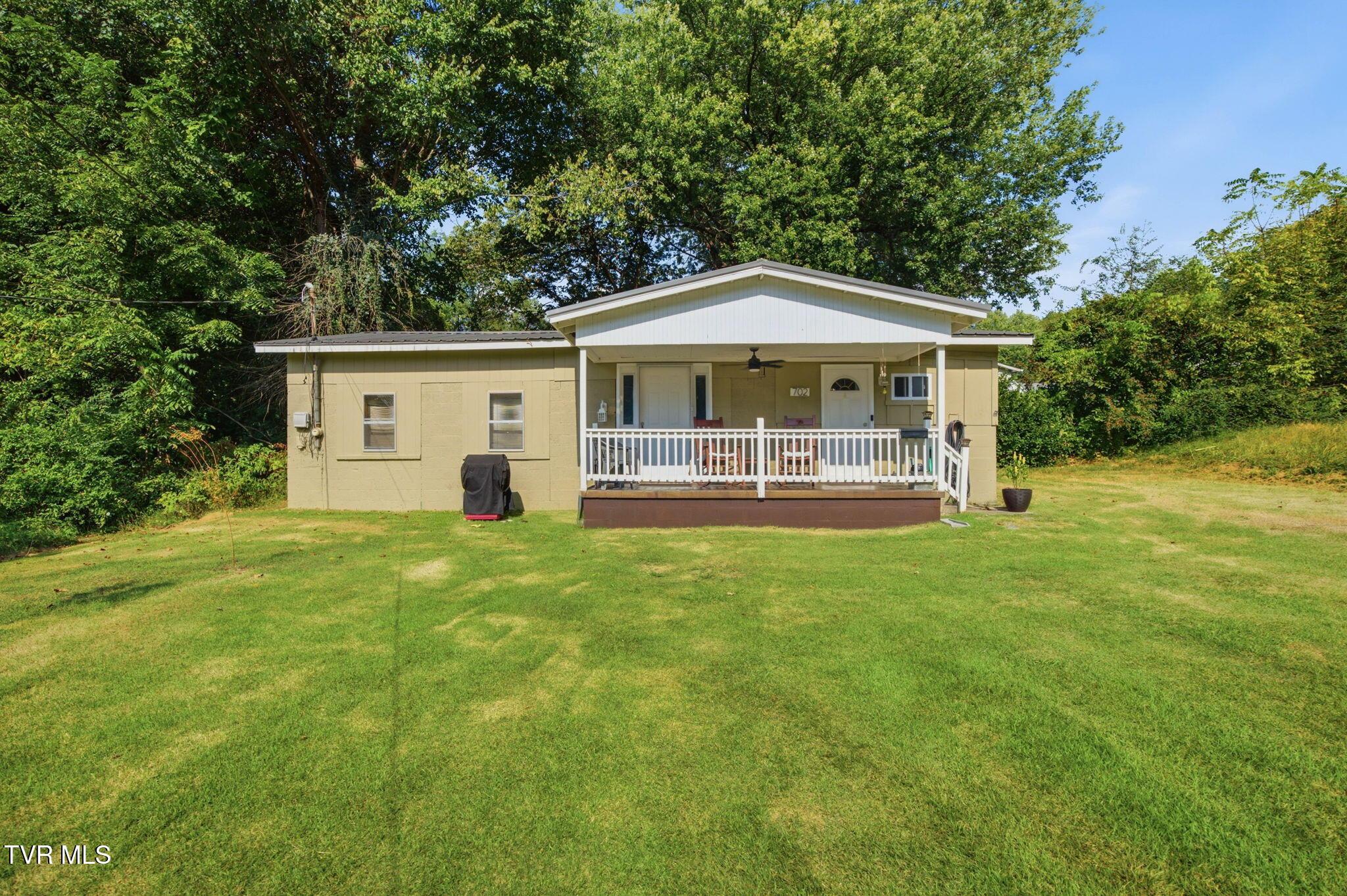 1-web-or-mls-702 University Pkwy-1
