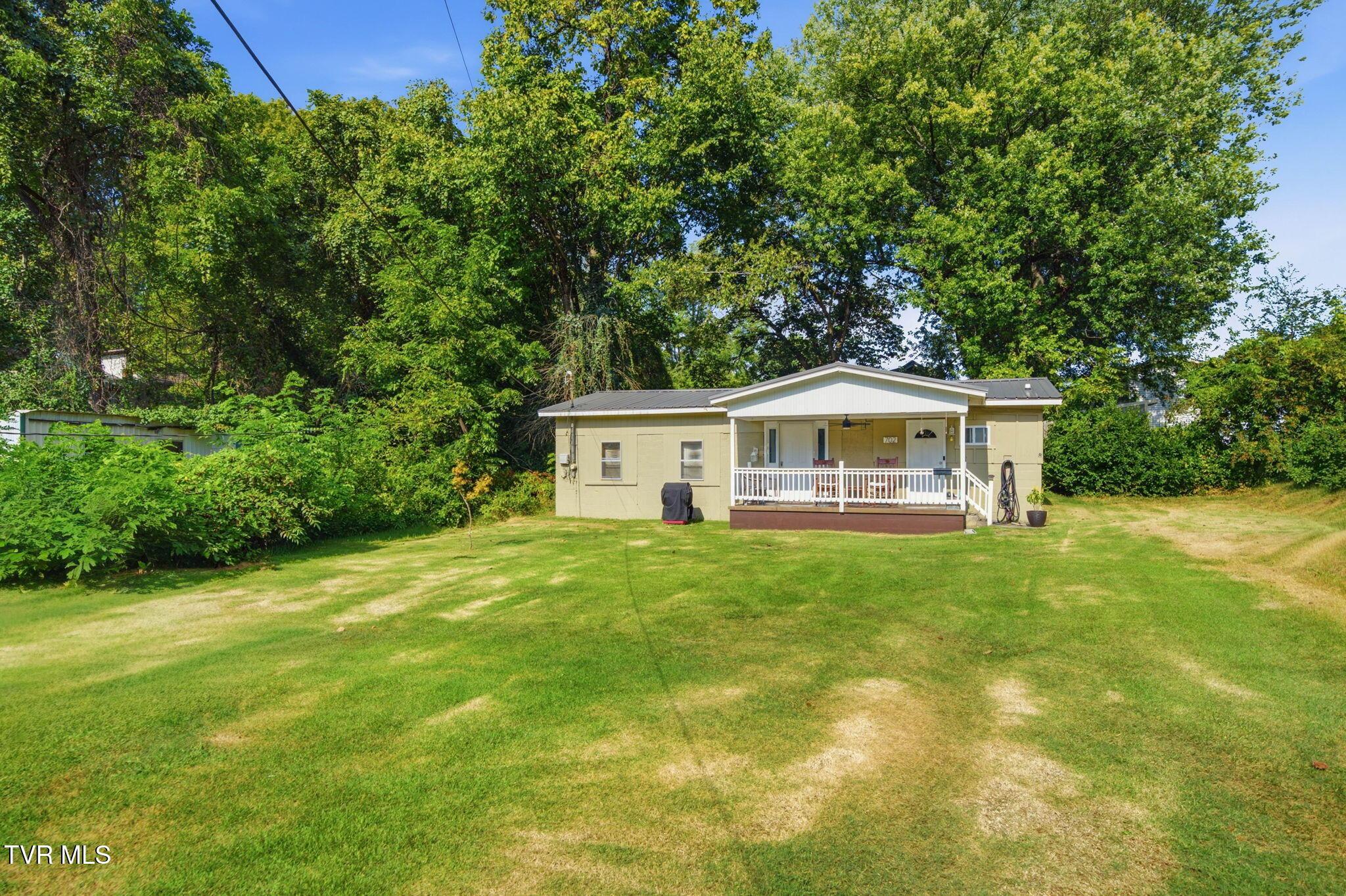 7-web-or-mls-702 University Pkwy-2