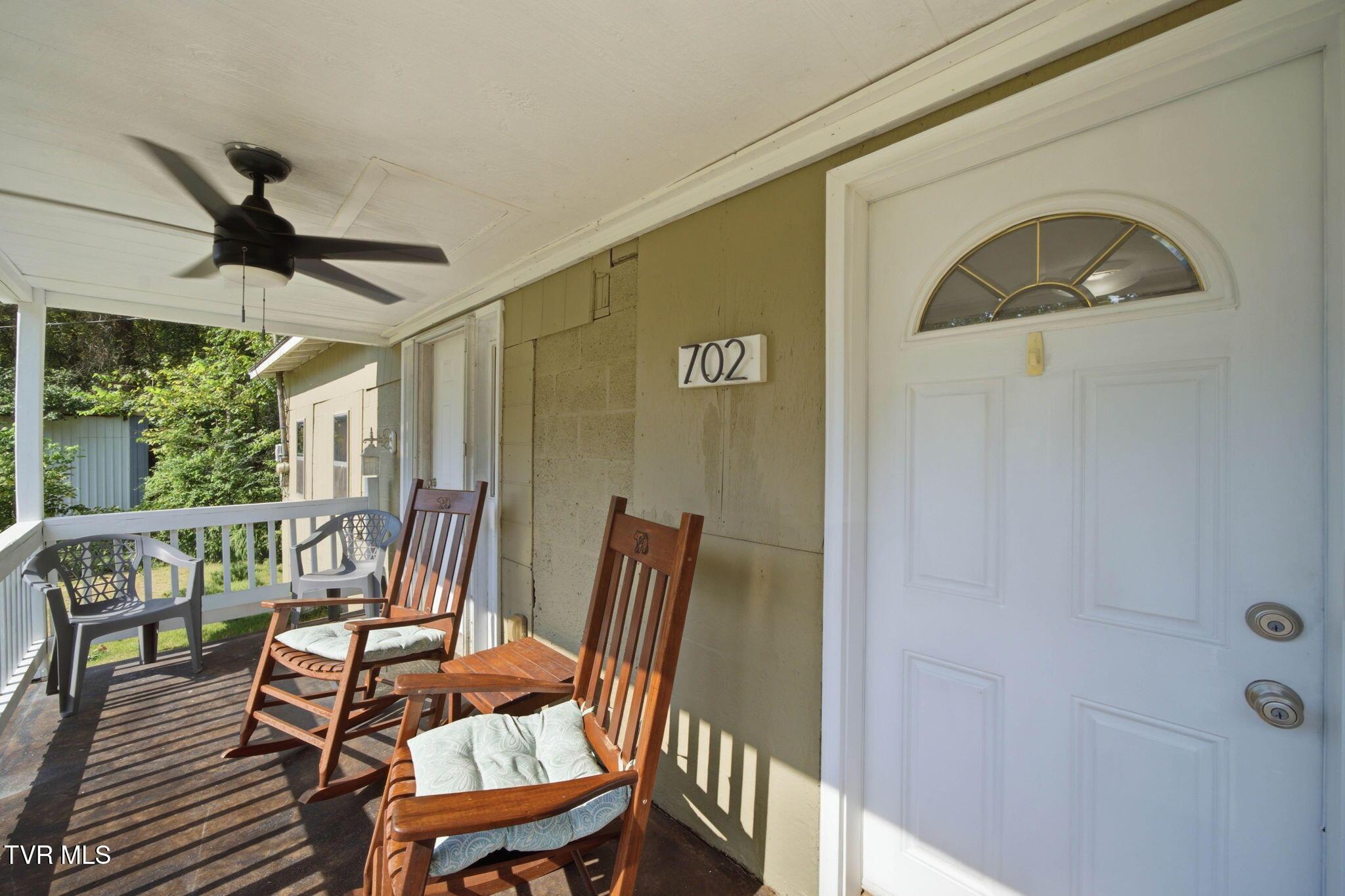 10-web-or-mls-702 University Pkwy-5