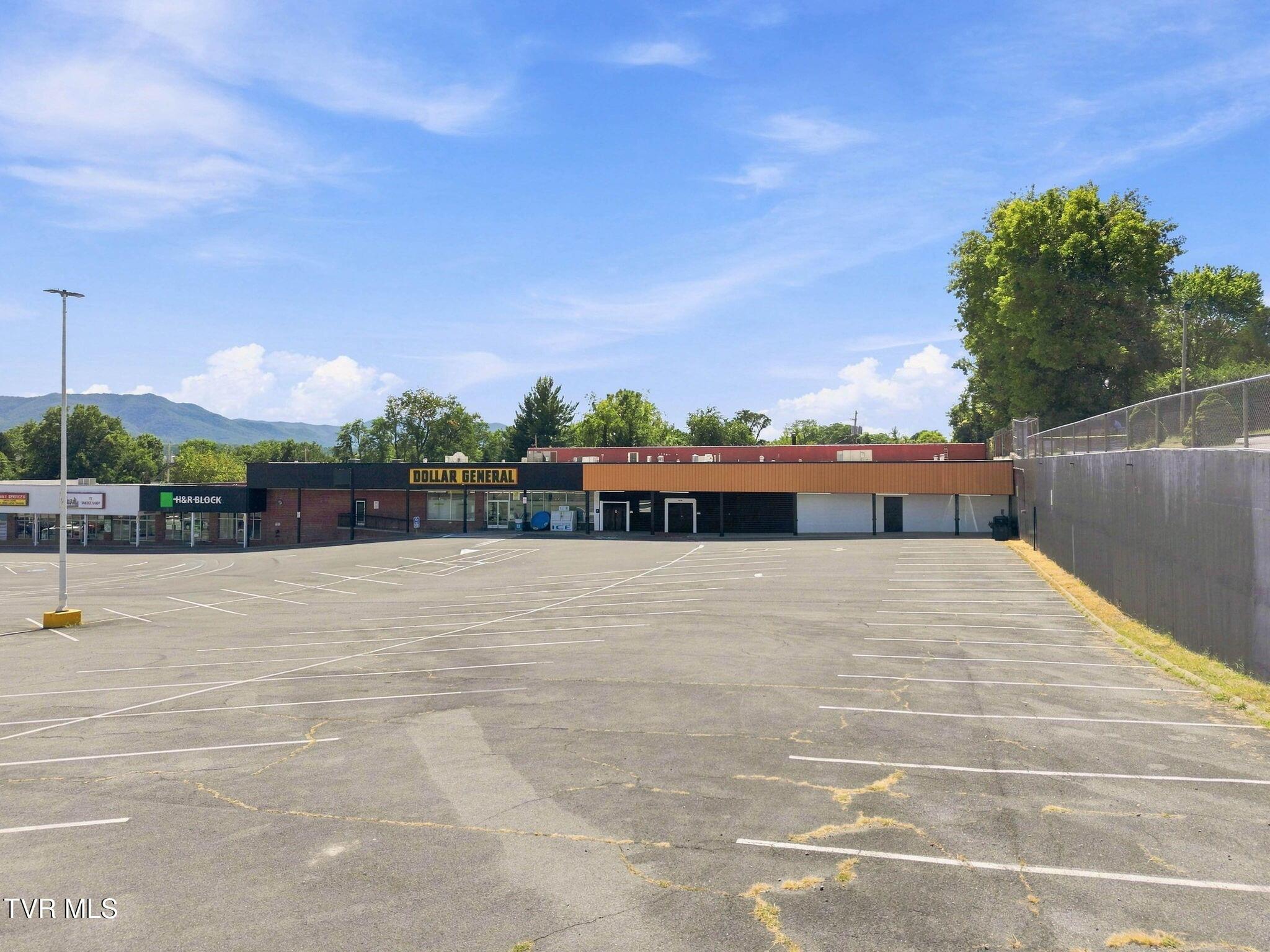 23-web-or-mls-1121 N Roan St-3