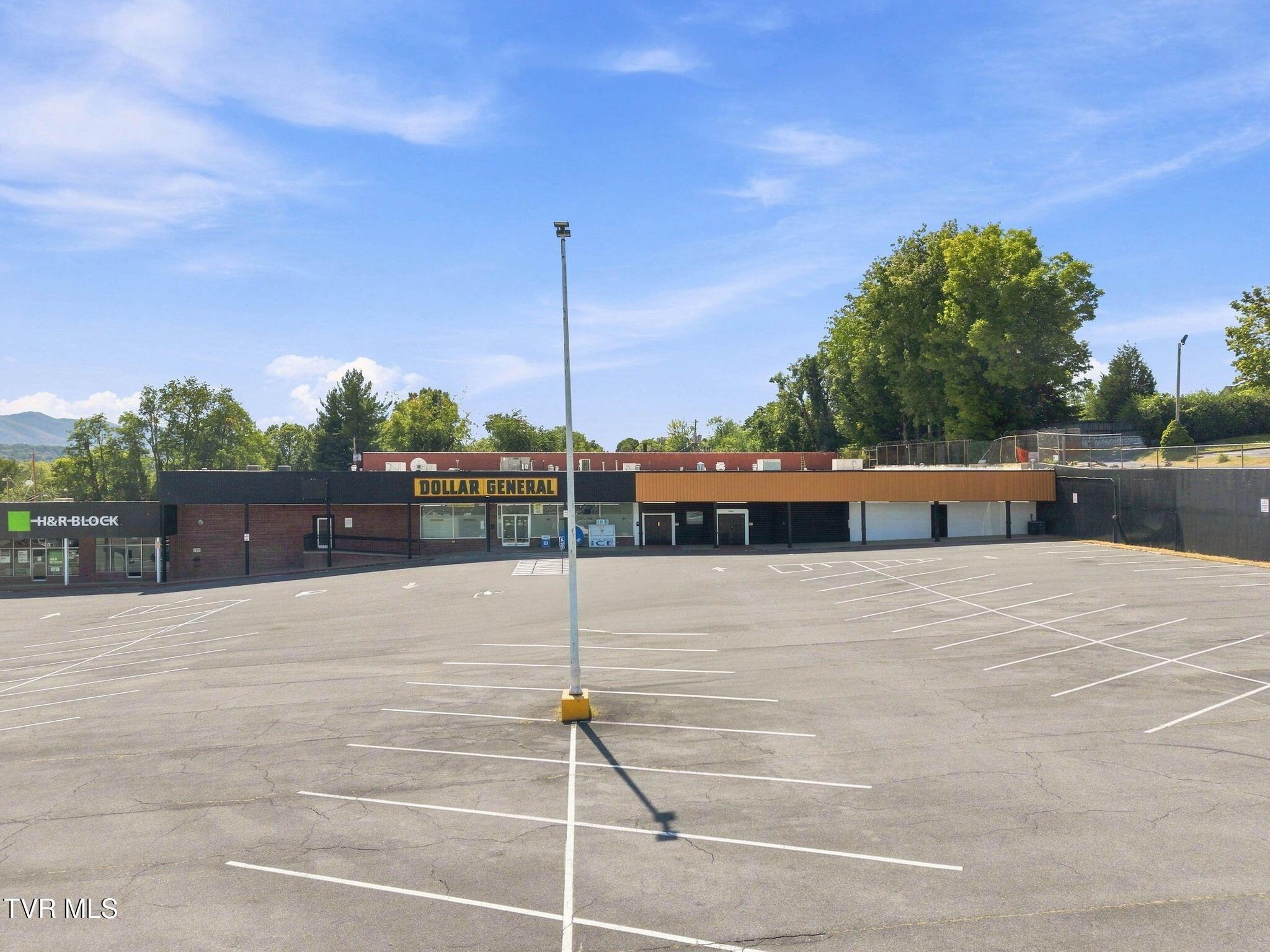 Photo of 39,248 sq ft, 2 ac commercial sale at 1121 North Roan Street