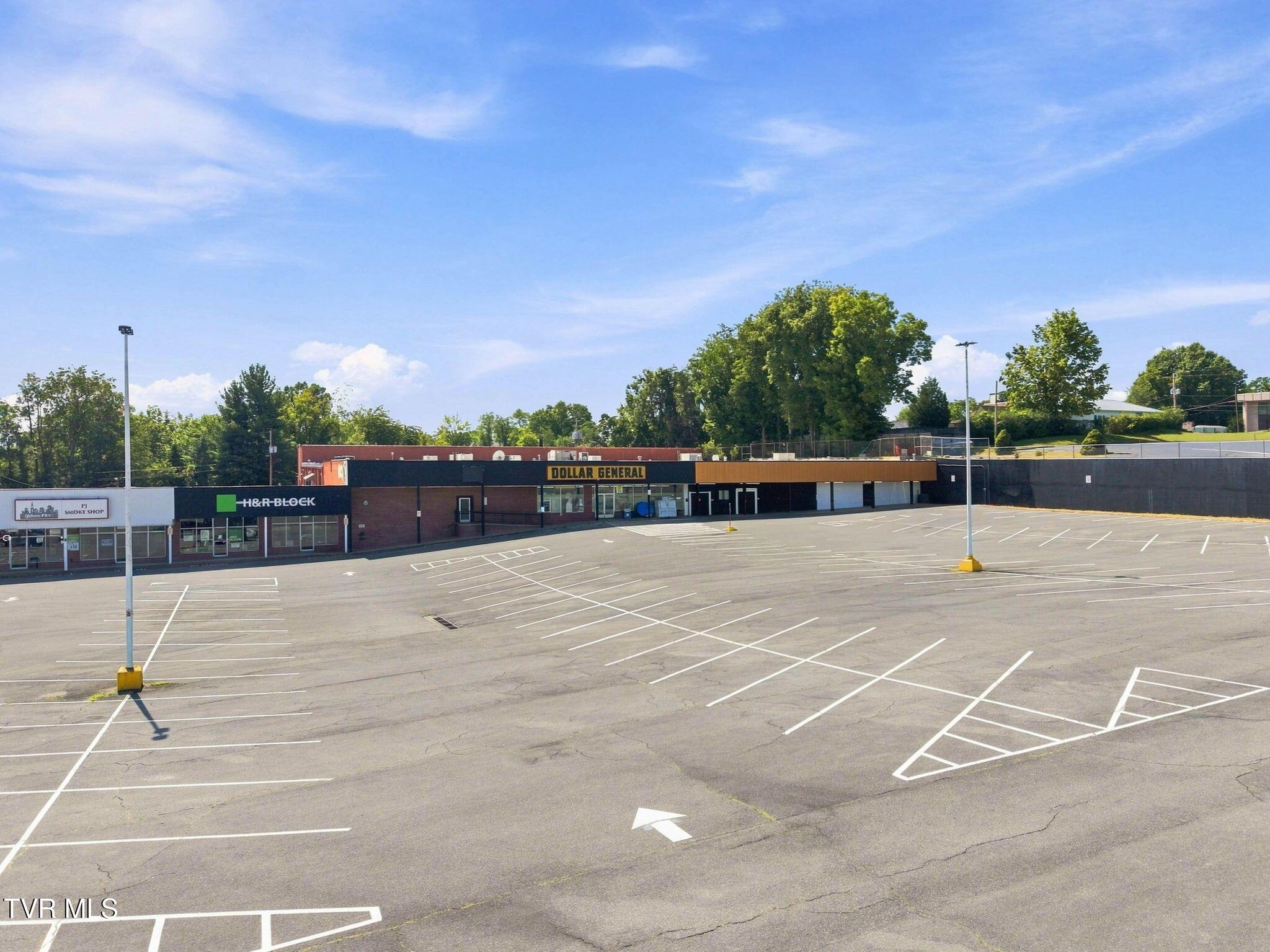 12-web-or-mls-1121 N Roan St-2