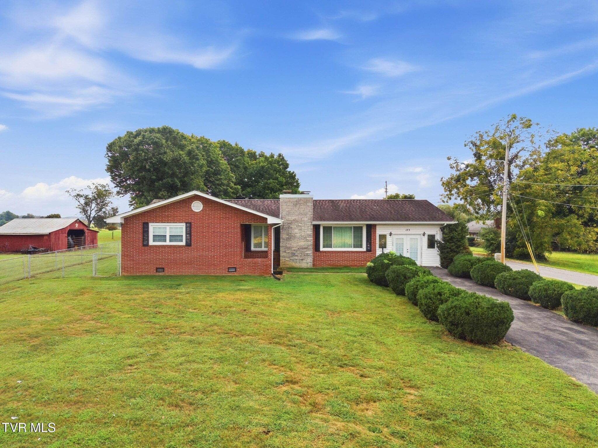 Photo of 3 bed, 2 bath, 2,198 sq ft single family residence at 173 South Pickens Bridge Road