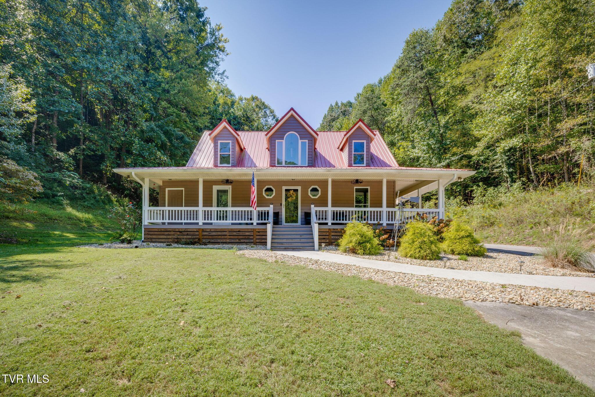 Photo of 3 bed, 3 bath, 2,218 sq ft single family residence at 186 Jim Town Road