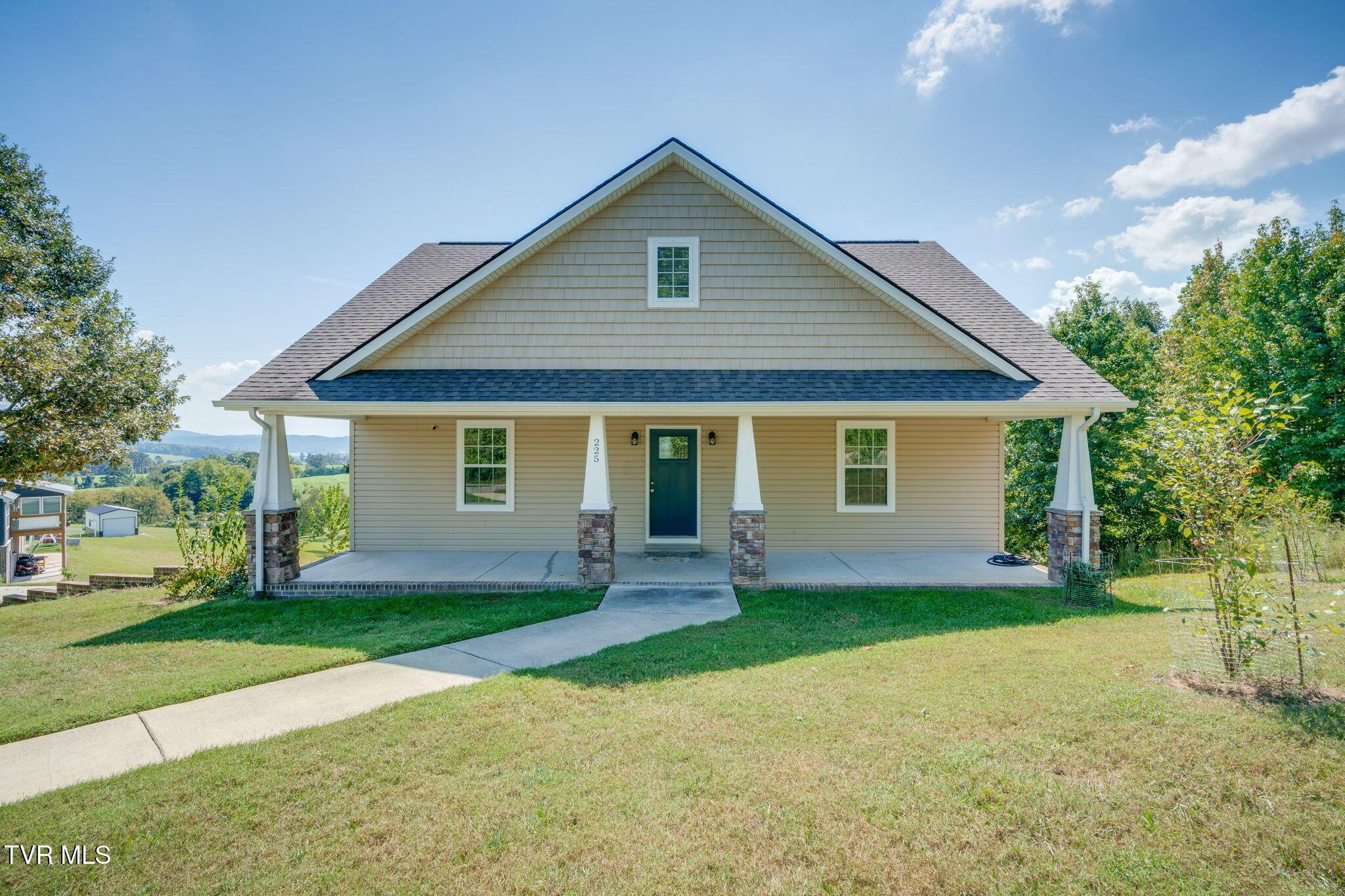 Photo of 4 bed, 4 bath, 2,200 sq ft single family residence at 225 Pleasant Ridge Lane