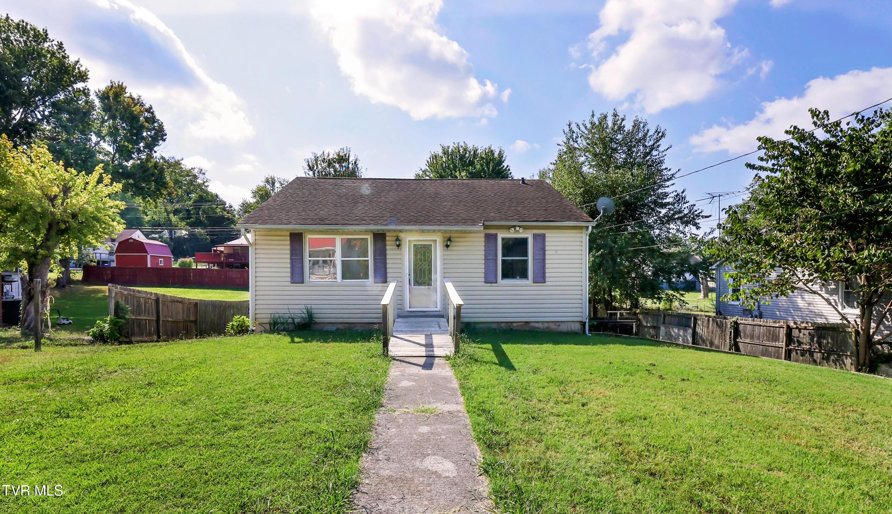 Photo of 3 bed, 2 bath, 1,920 sq ft single family residence at 516 Brown Avenue