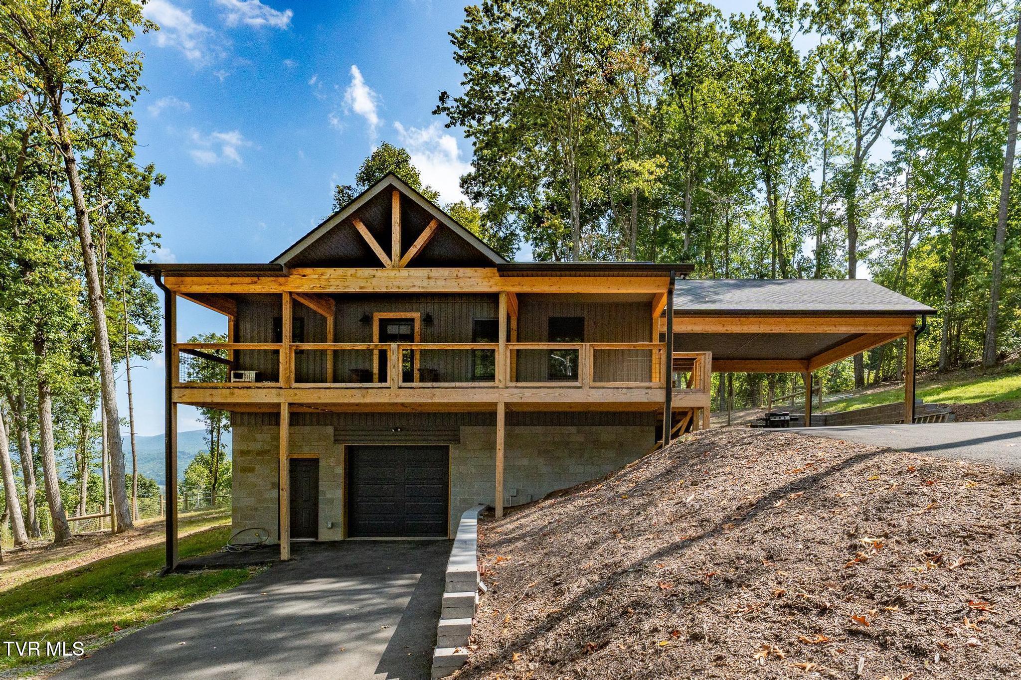 Photo of 3 bed, 2 bath, 1,008 sq ft single family residence at 201 Poplar Street