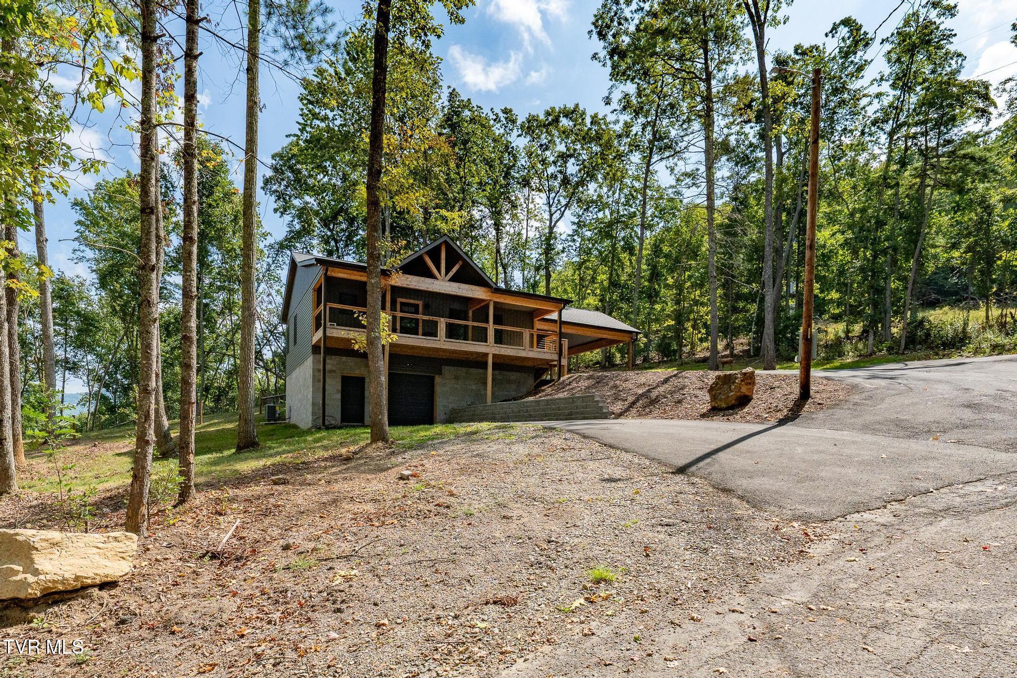 201 Poplar Street (1 of 56)